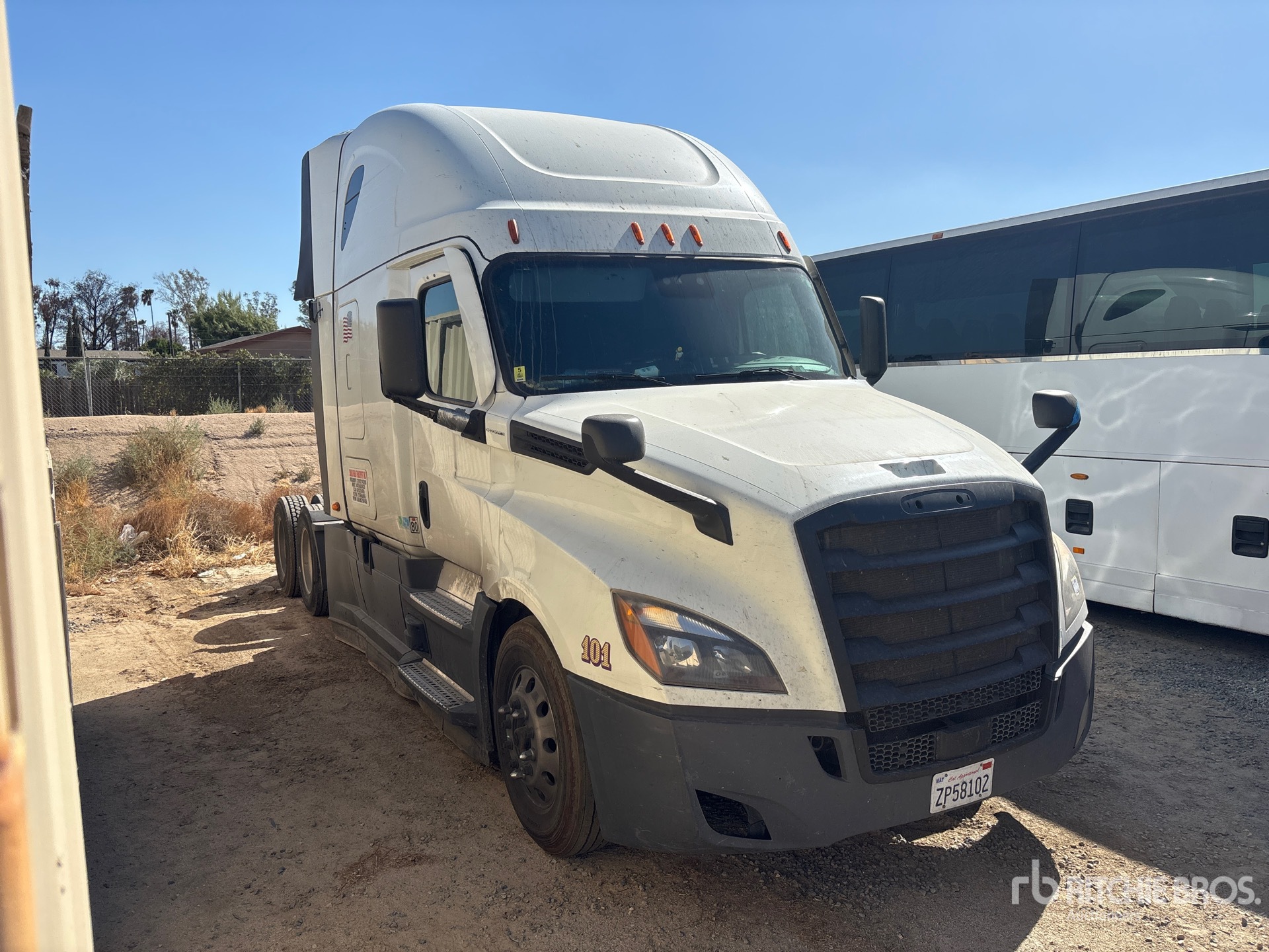 2020 Freightliner CASCADIA 126