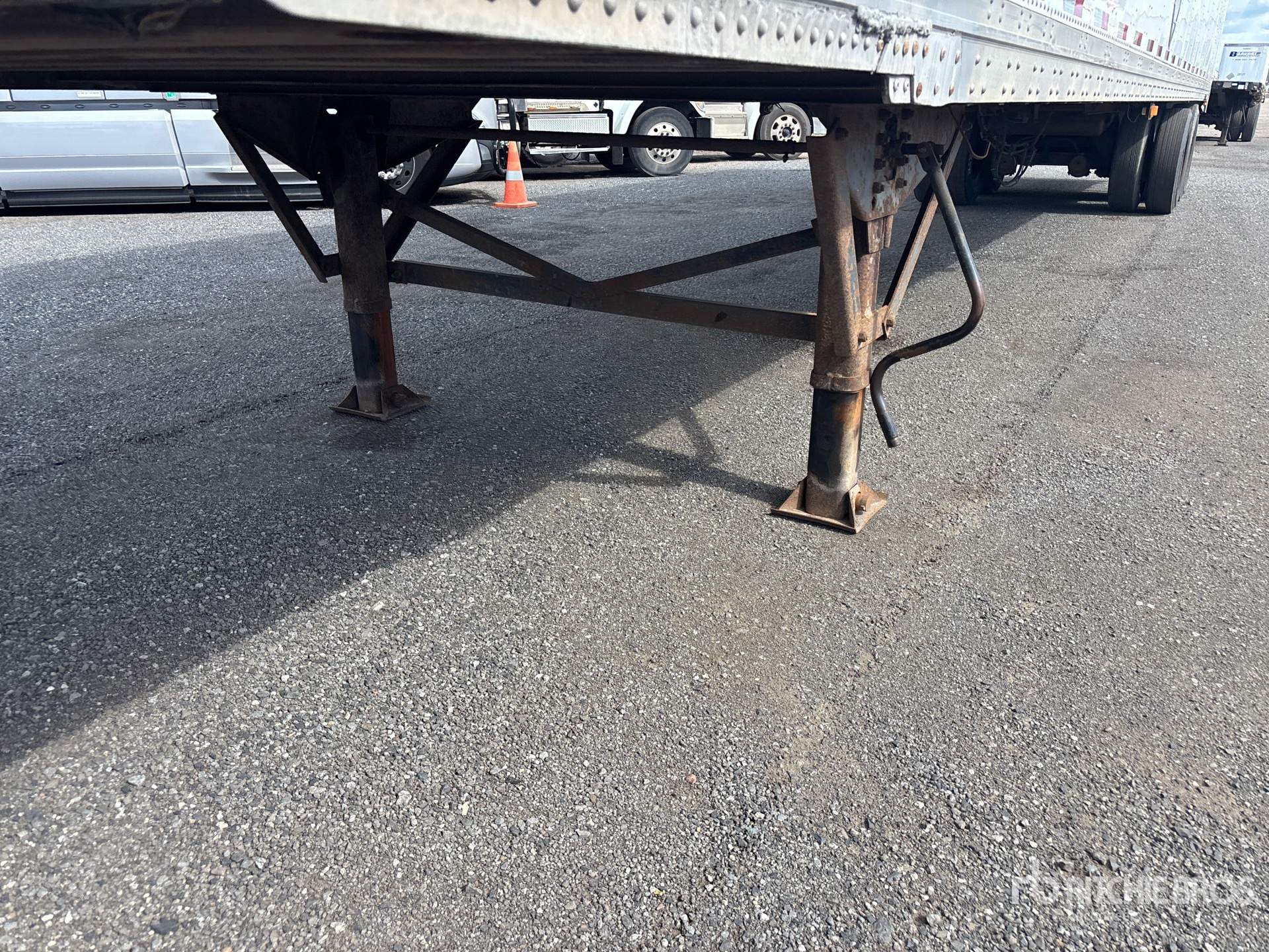 2004 Strick 53 FT X 102 IN T/A