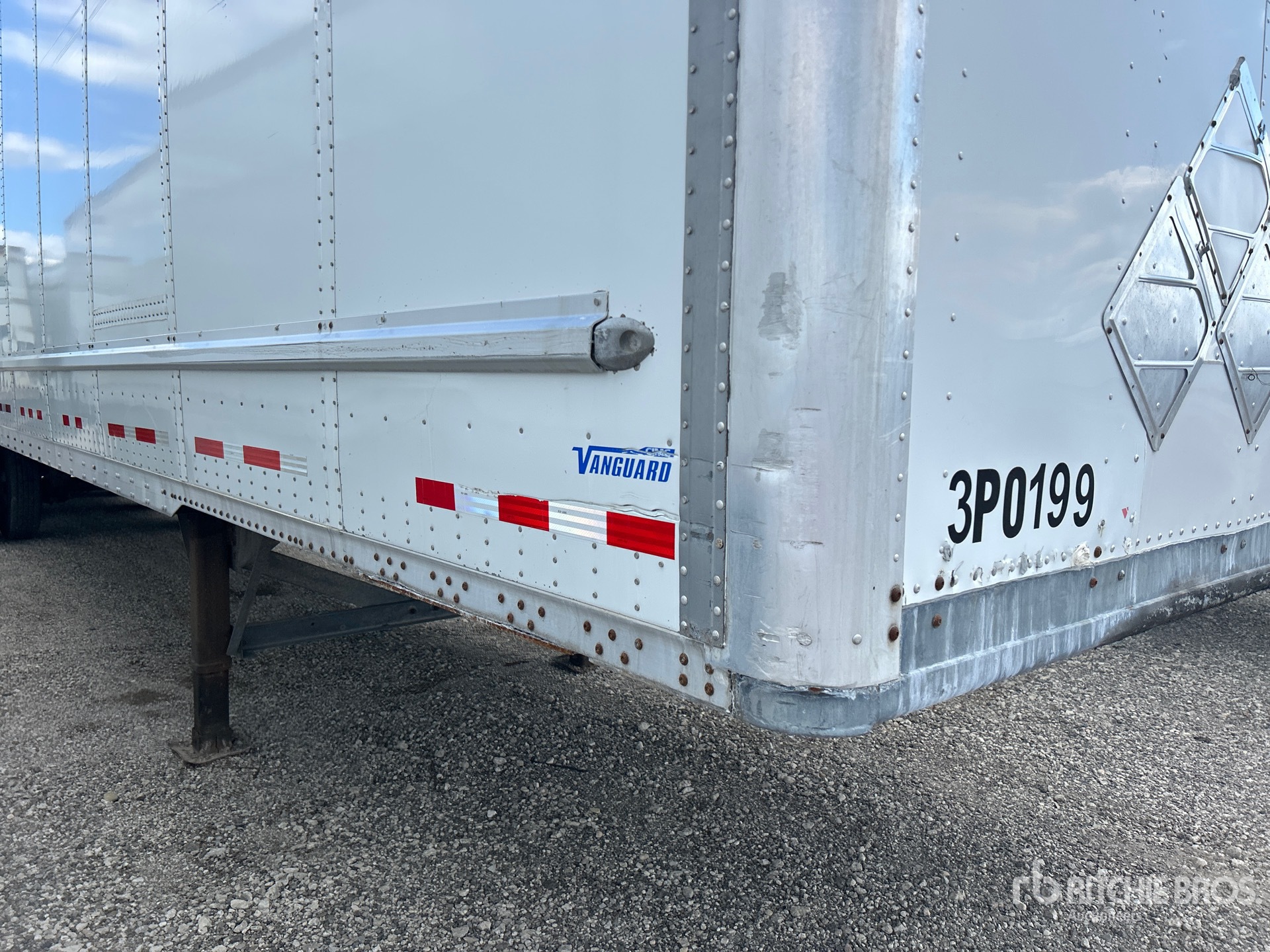 2014 Vanguard 53 FT X 102 IN TRI/A
