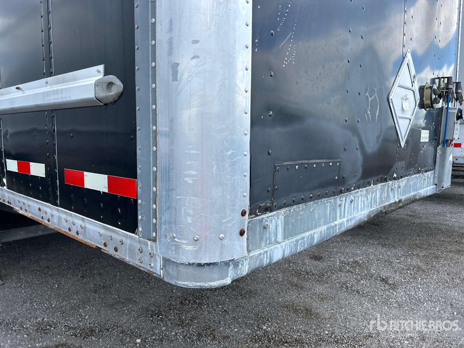 2013 Vanguard 53 FT X 102 IN T/A