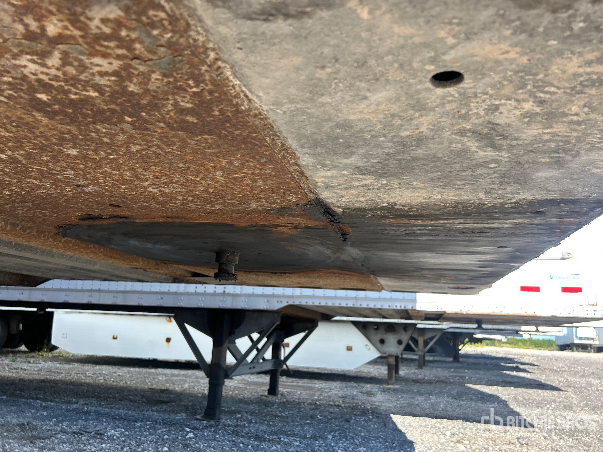 2014 Vanguard 53 FT X 102 IN T/A