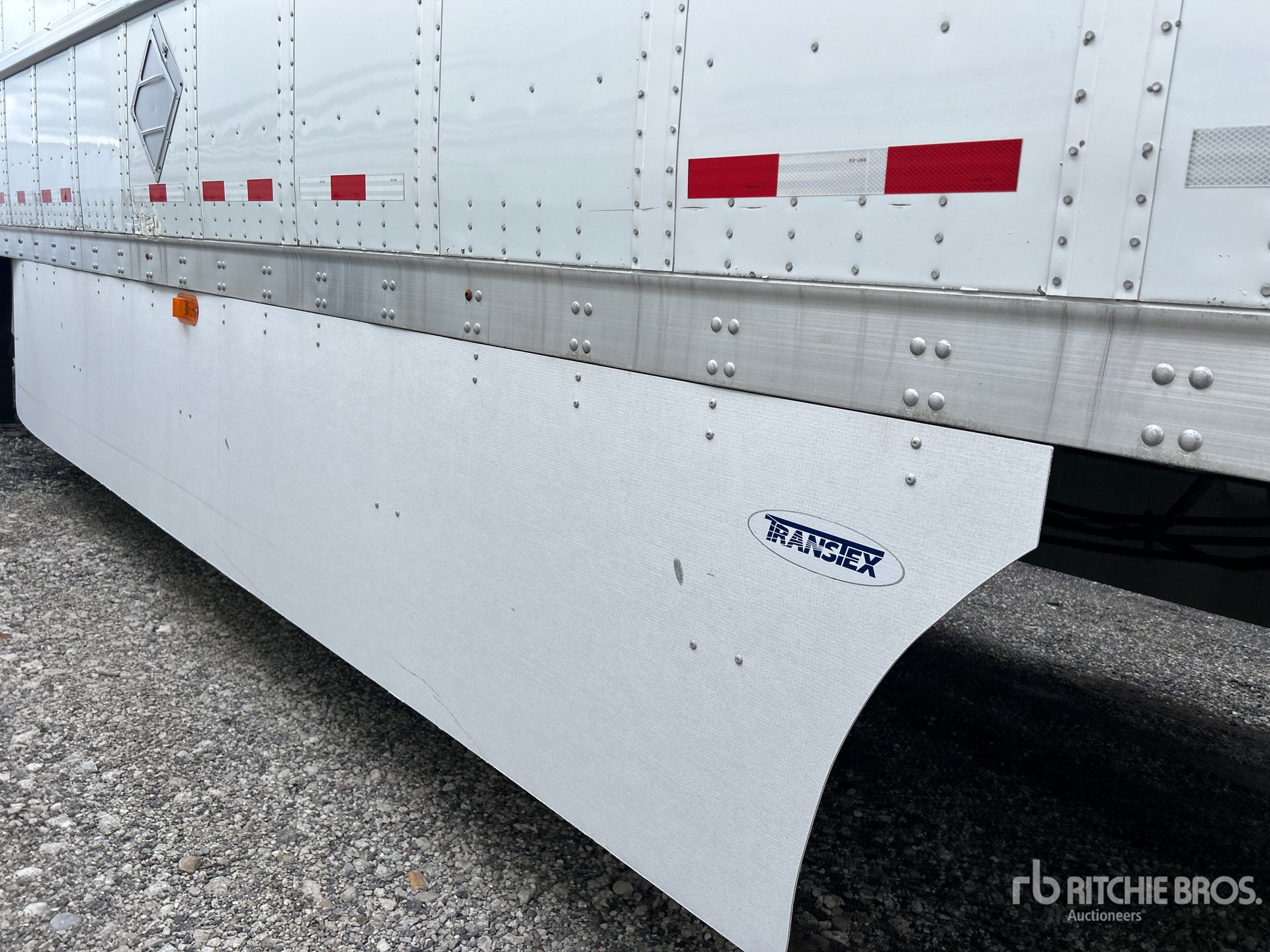 2015 Vanguard 53 FT X 102 IN T/A