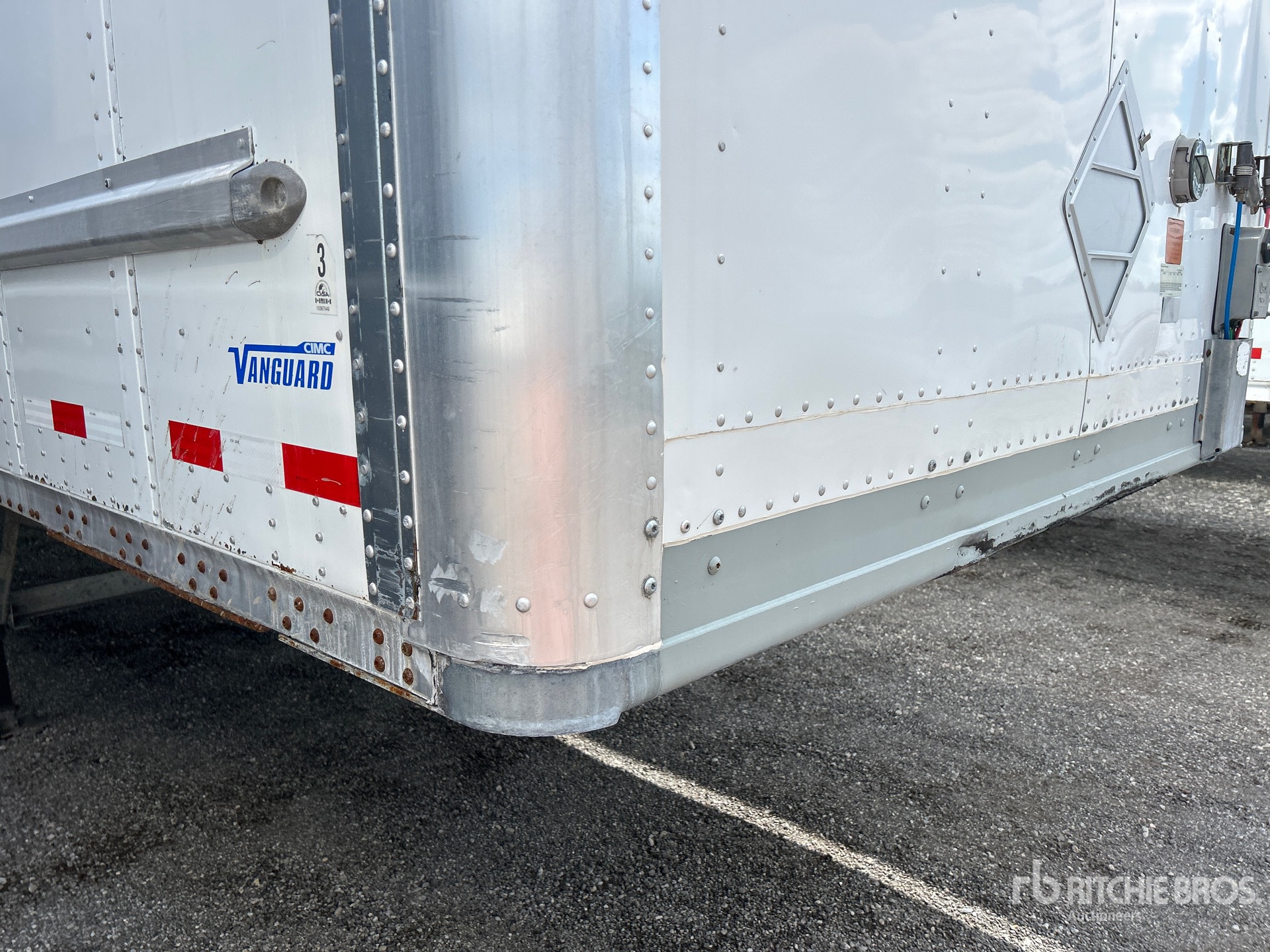 2013 Vanguard 53 FT X 102 IN T/A