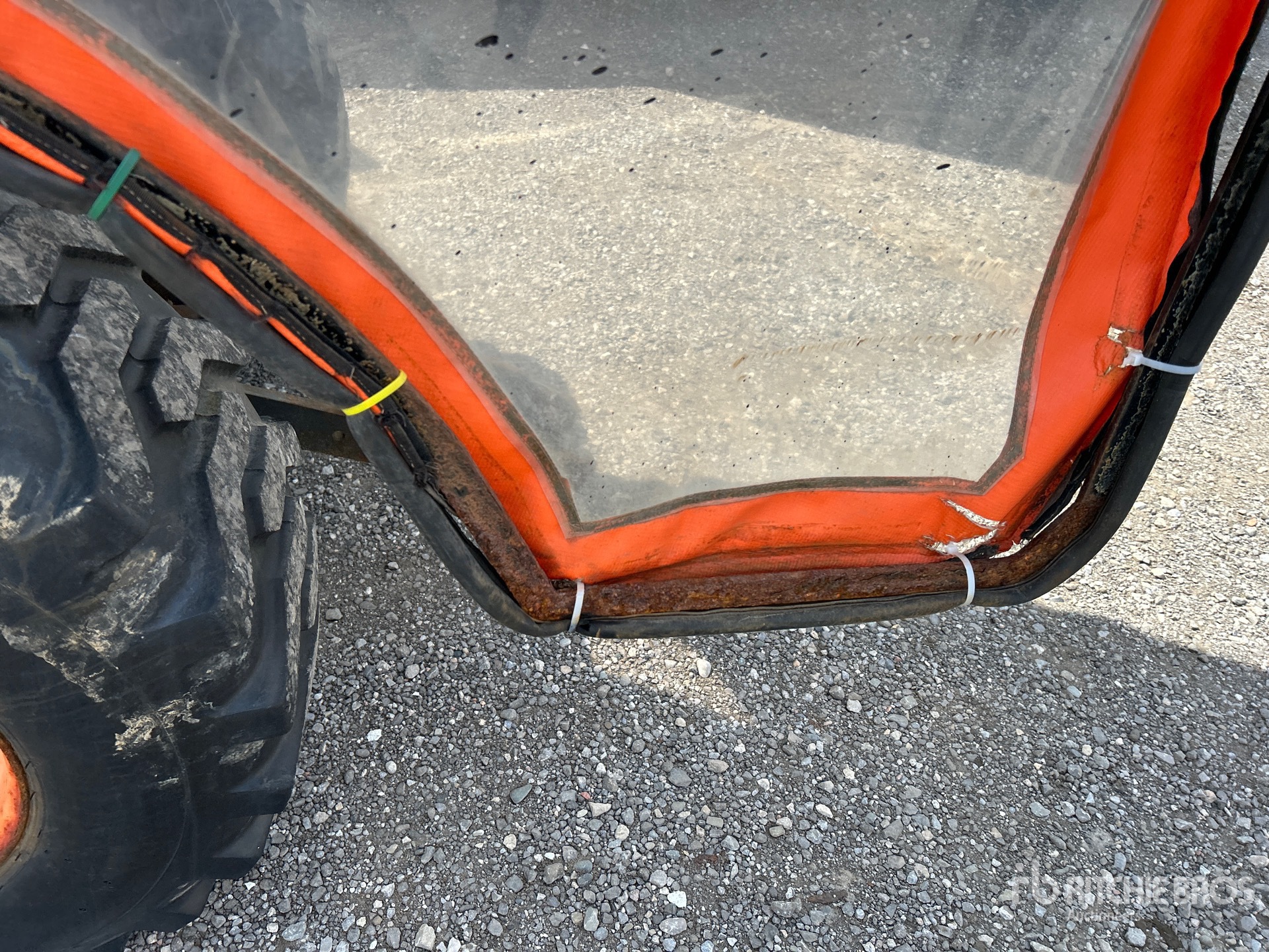 Kubota B2320HSD