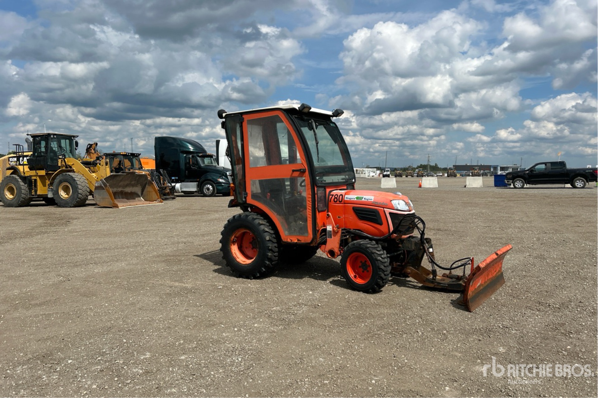 Kubota B2320HSD