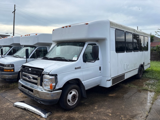 2016 Ford Econoline E-450 4x2 28-Seat Transit Bus 2016 Ford Econoline E-450 4x2 28-Seat Transit Bus