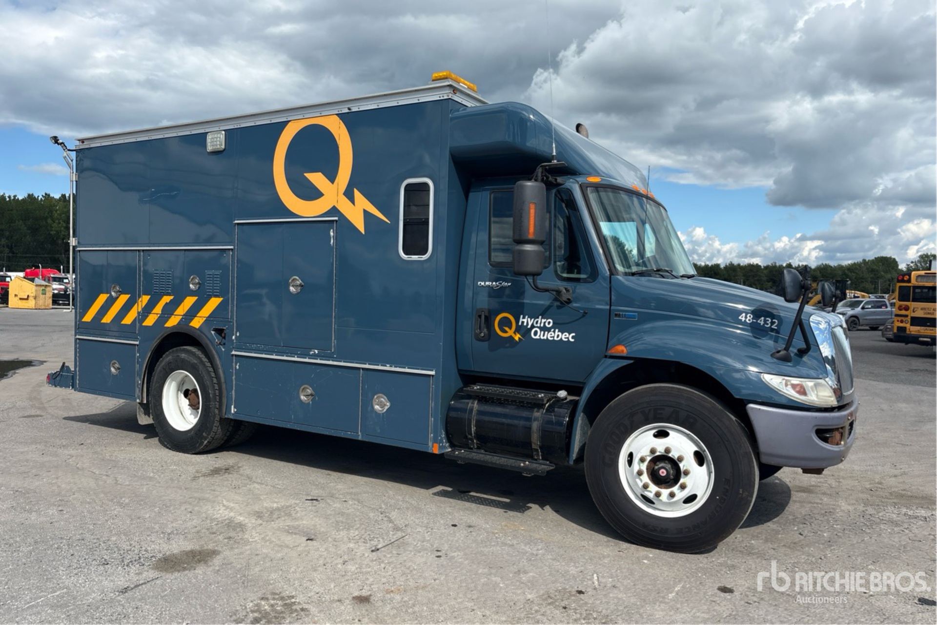 2011 International 4300 SBA