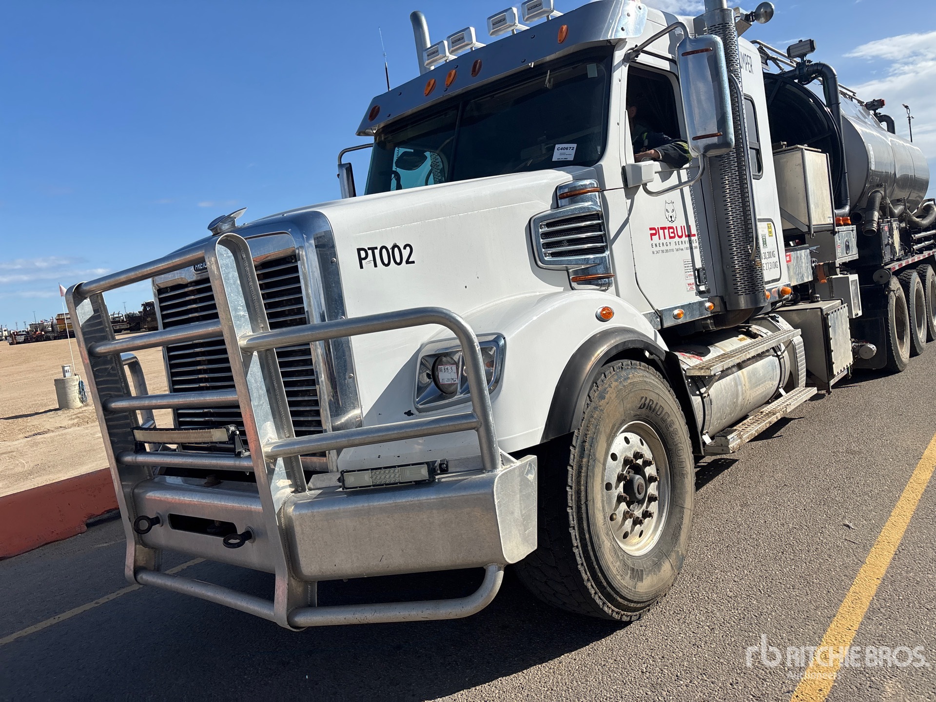 2013 Freightliner Coronado 122