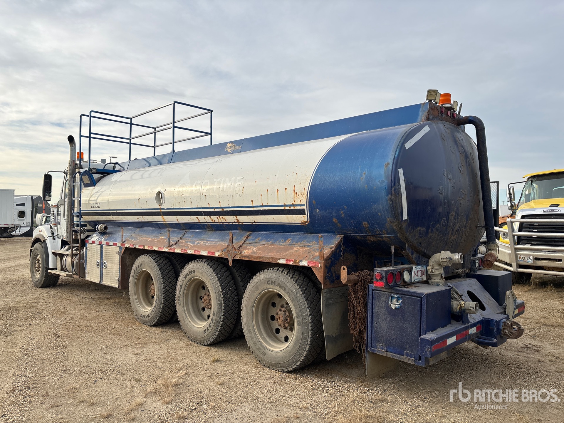 2012 Freightliner CORONADO 122