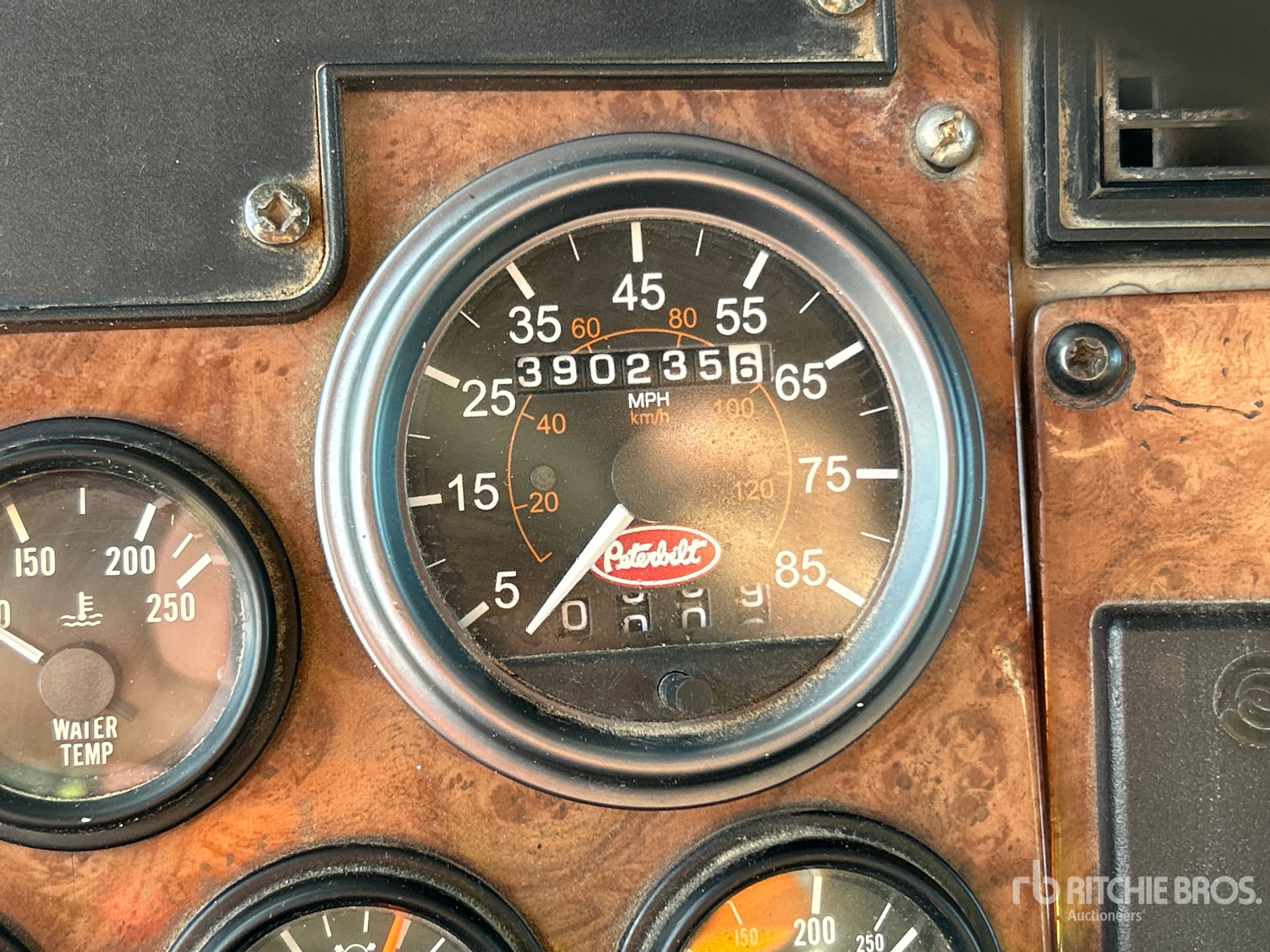 2006 Peterbilt 335