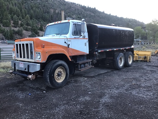 1983 International F2574 4000 gal 6x4 Water Truck
