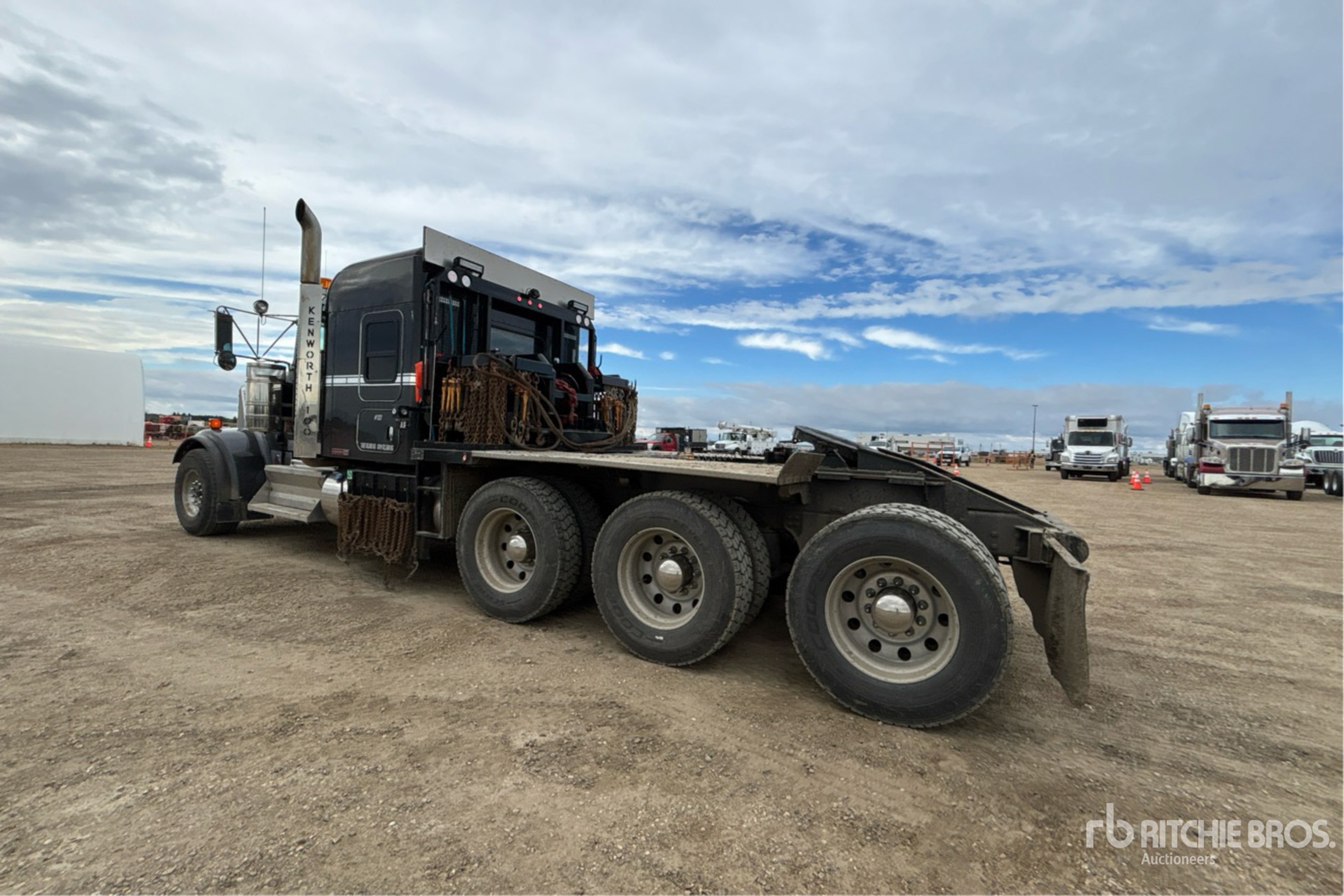 2024 Kenworth W900