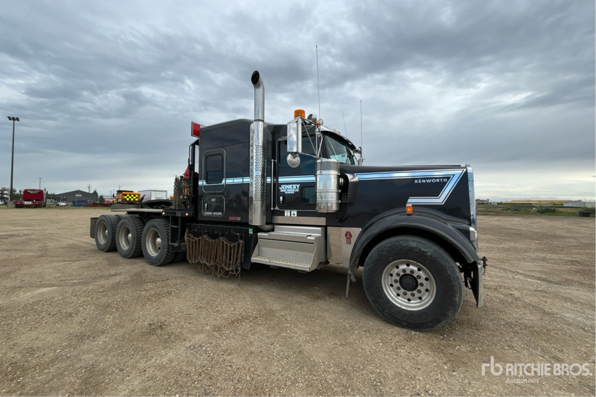 2024 Kenworth W900