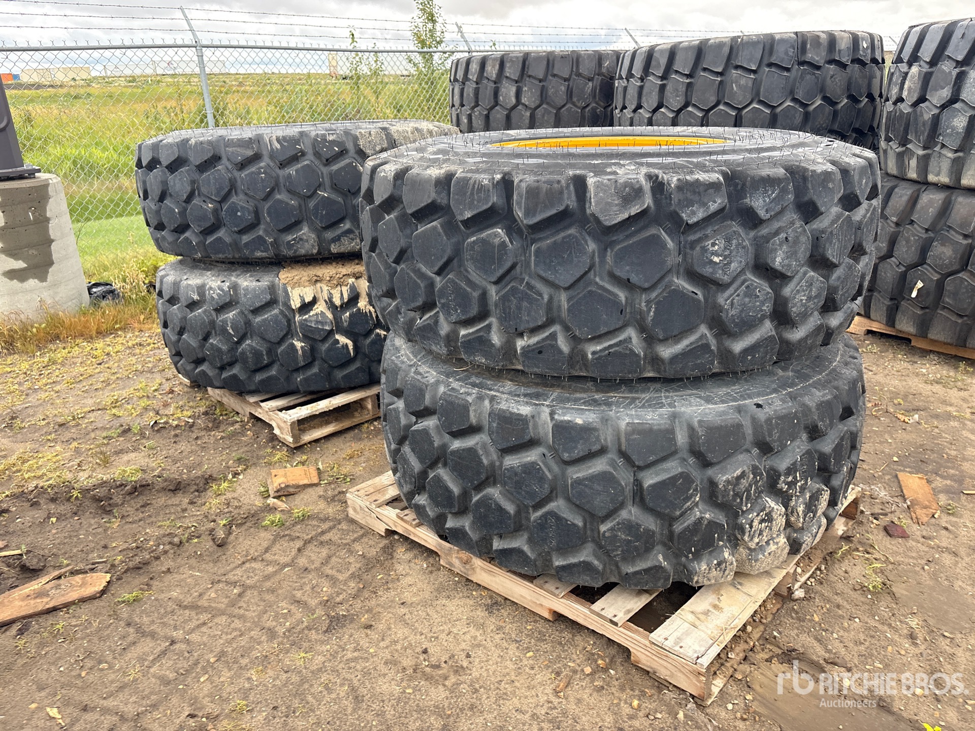Continental QUANTITY OF (4) 20.5R25 - FITS  ...
