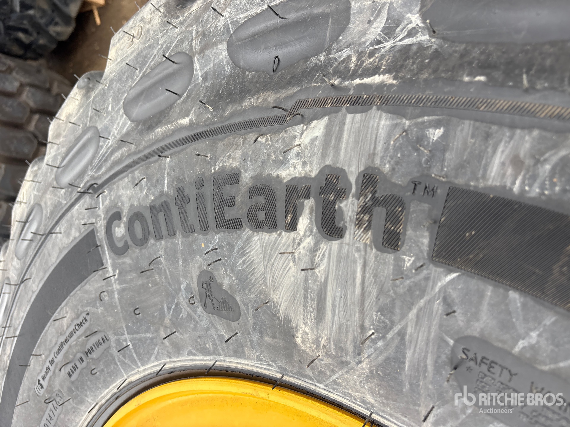 Continental QUANTITY OF (4) 20.5R25 - FITS  ...