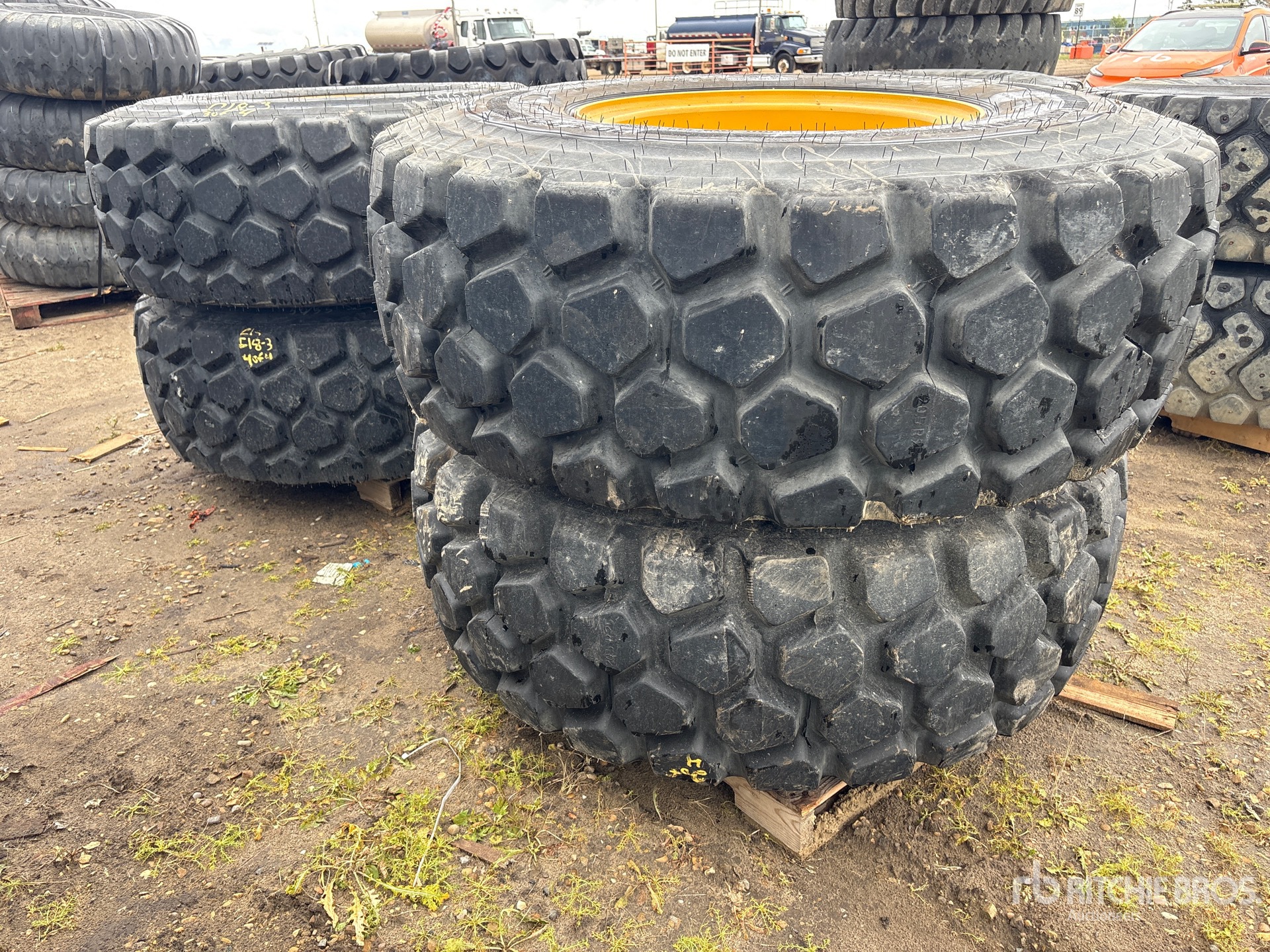Continental QUANTITY OF (4) 20.5R25 - FITS  ...