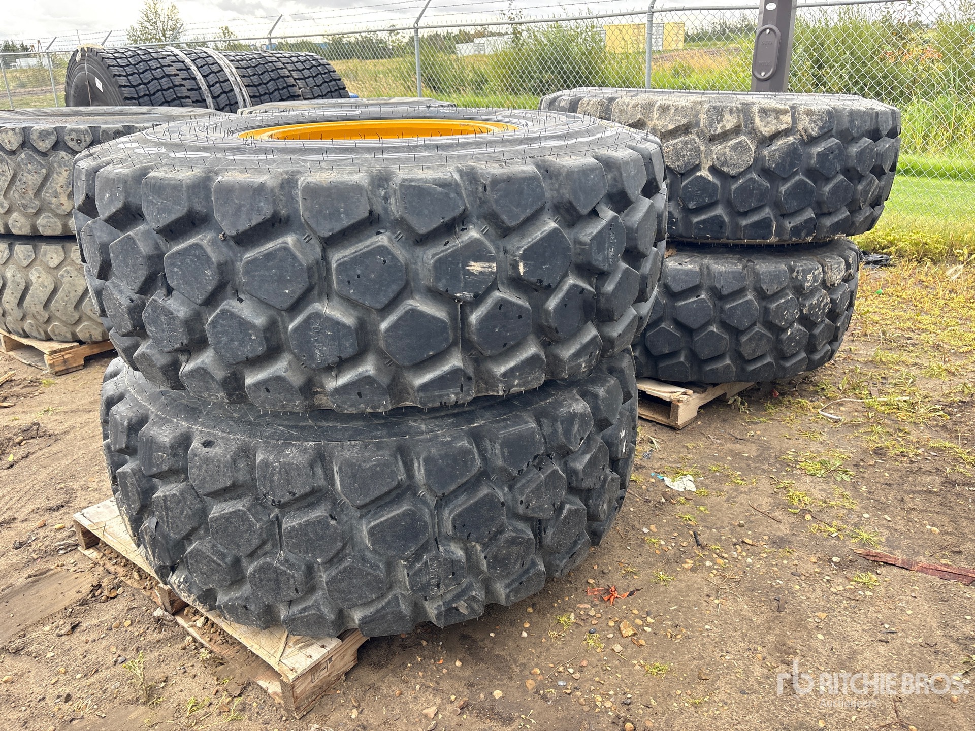 Photo of Continental Quantity of (4) 20.5R25 - Fits  ...