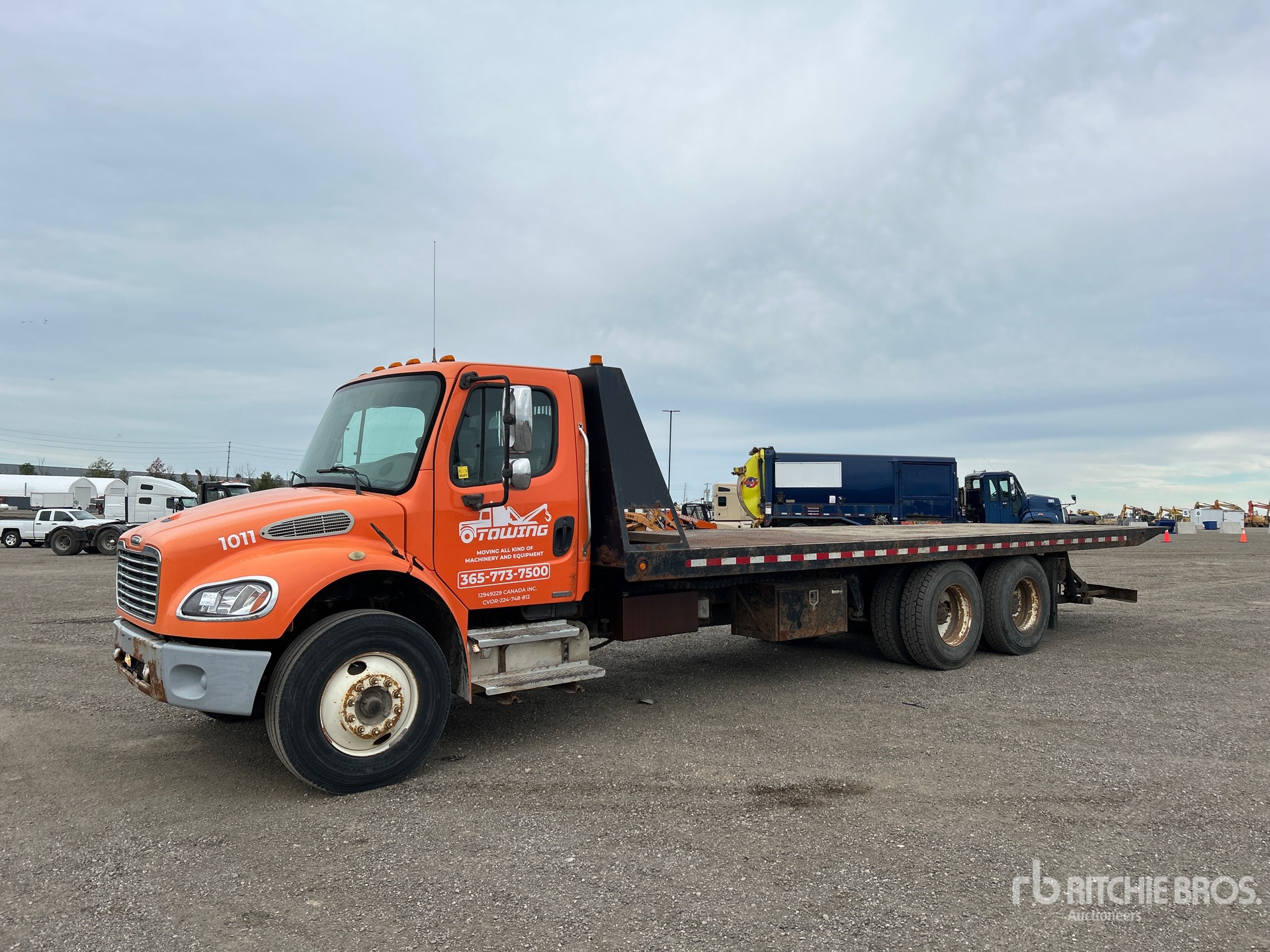2004 Freightliner M2106