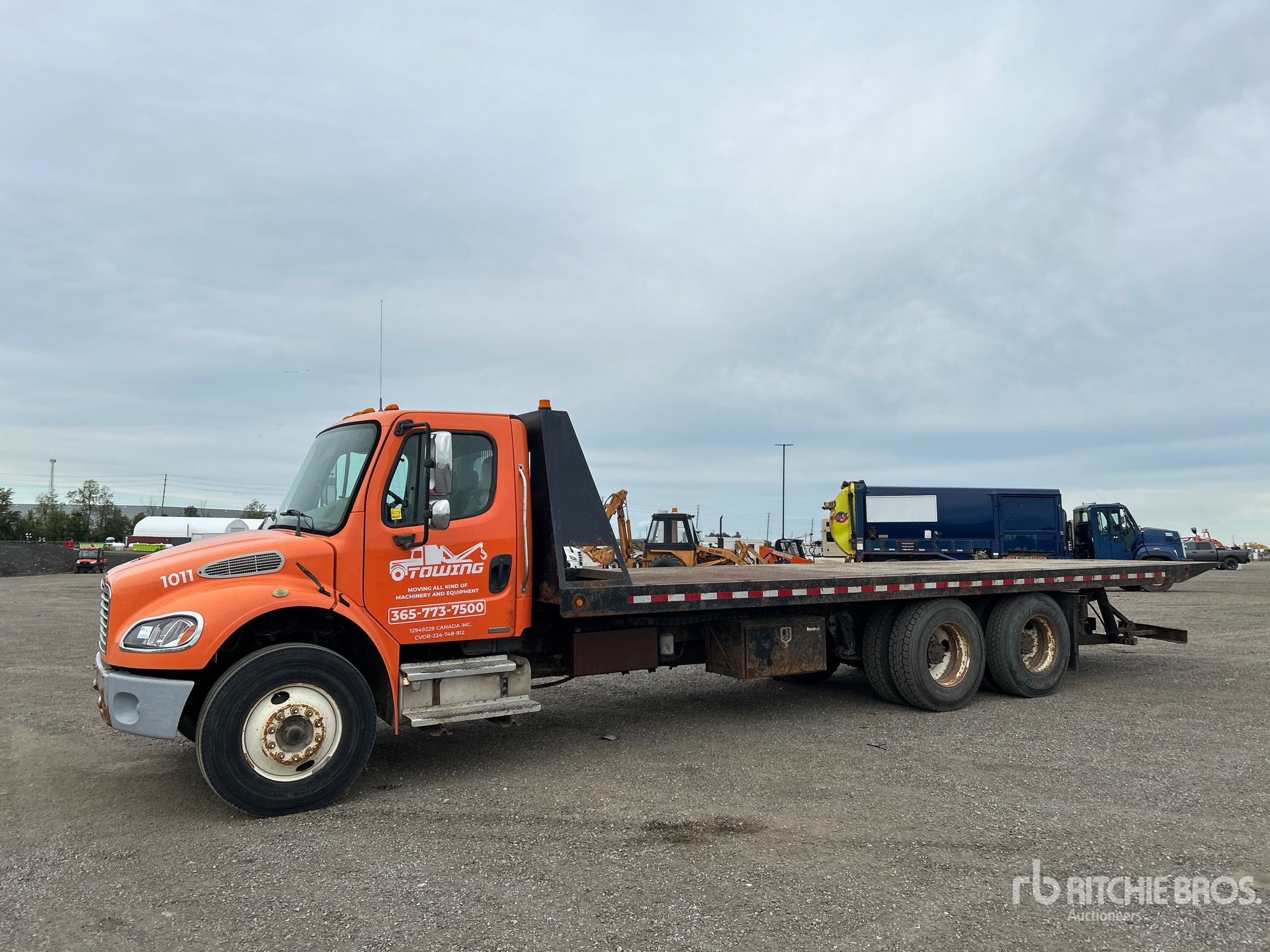 2004 Freightliner M2106