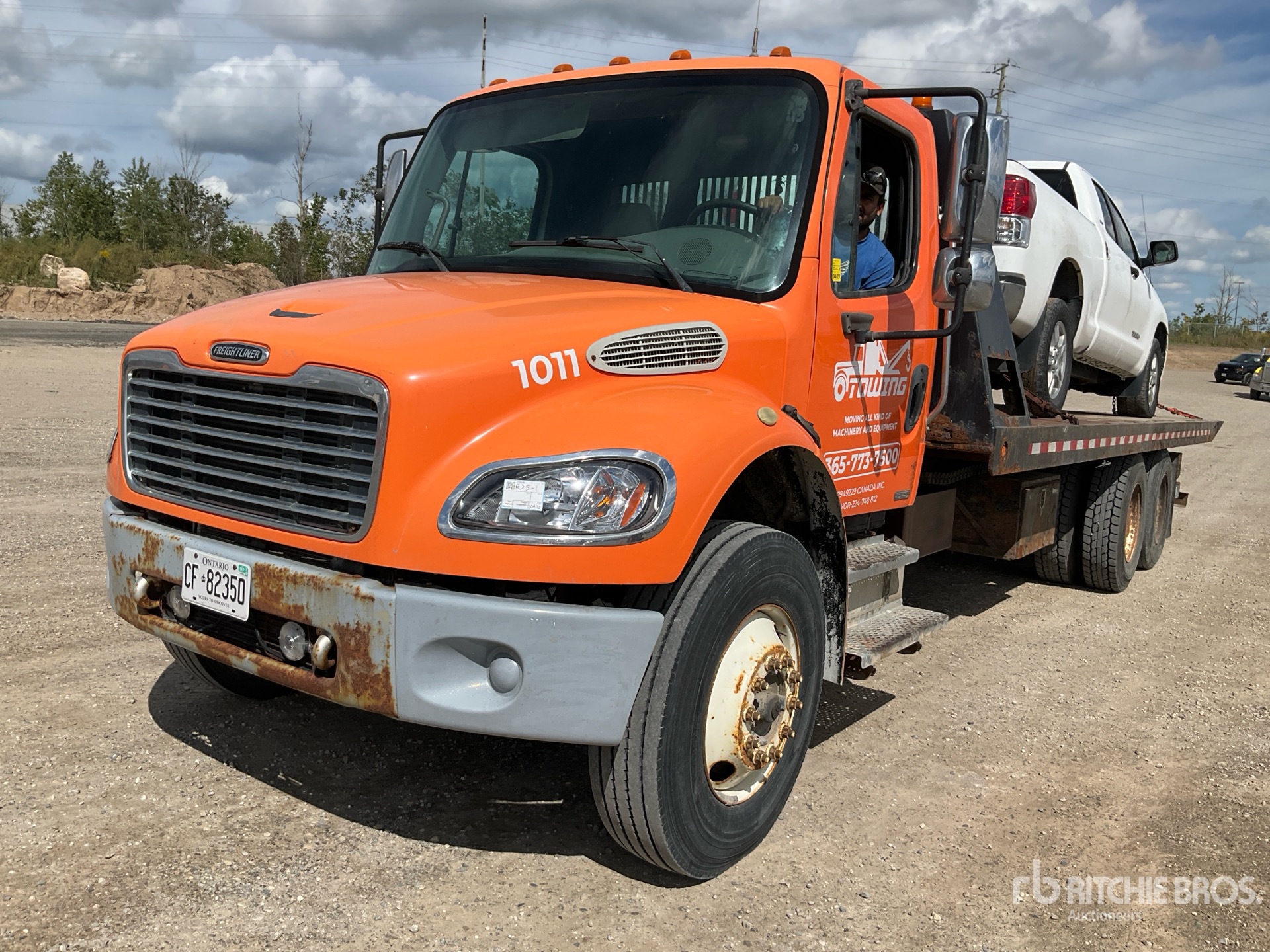 2004 Freightliner M2106