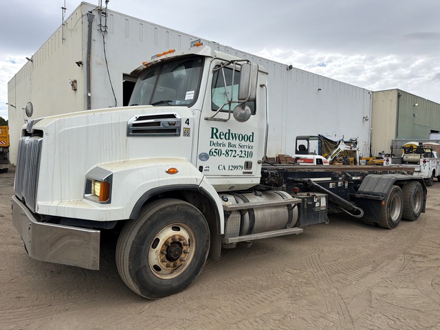 2018 Western Star 4700 6x4 Roll-Off Truck