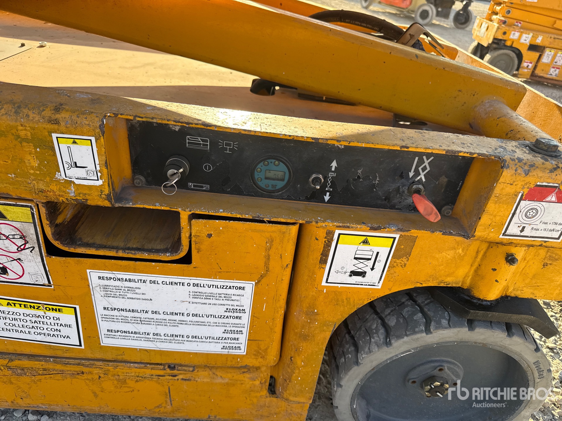 2006 Haulotte COMPACT12