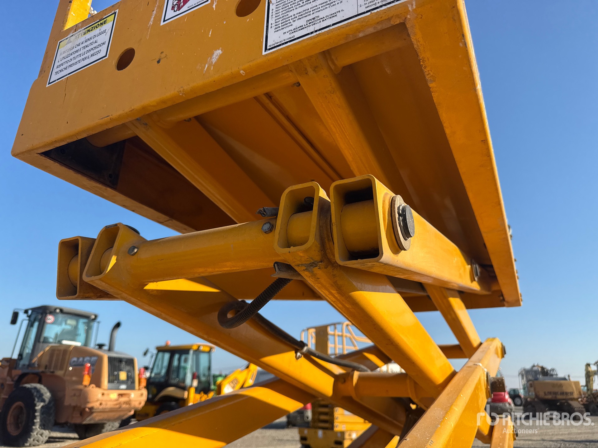 2006 Haulotte COMPACT8