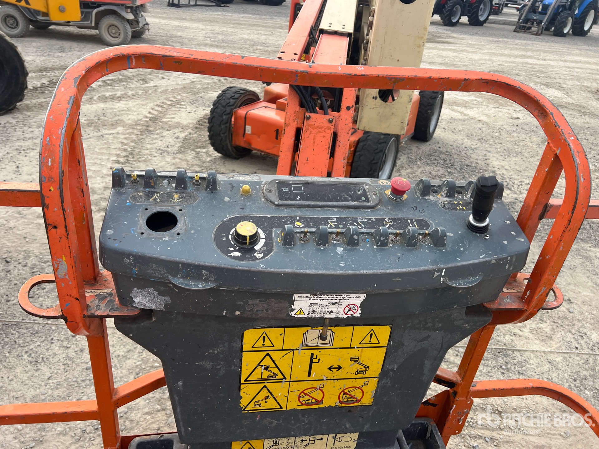 2008 JLG E450AJ