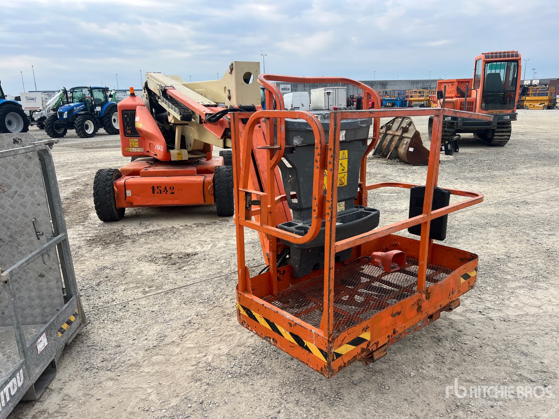 2008 JLG E450AJ
