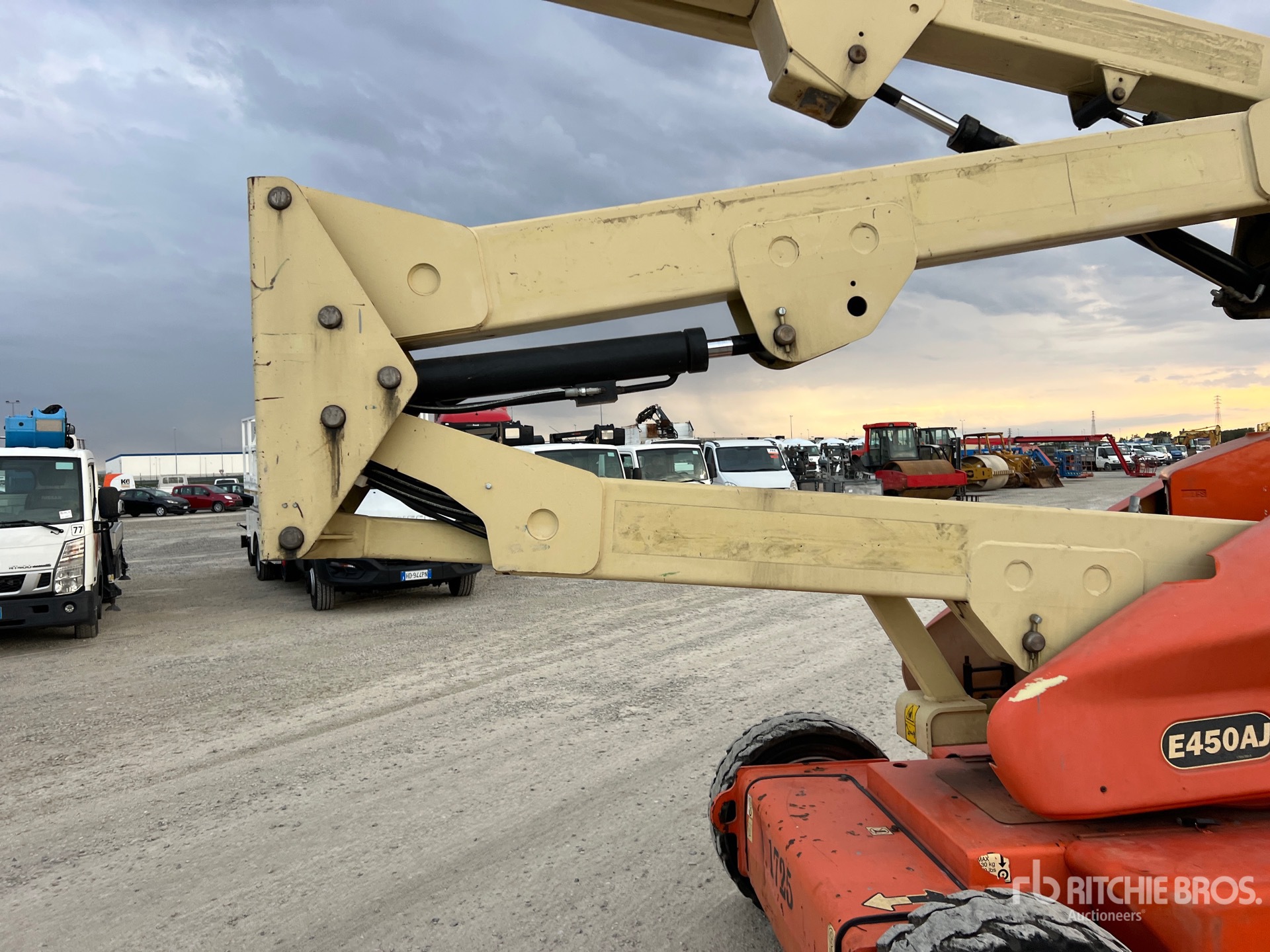 2008 JLG E450AJ