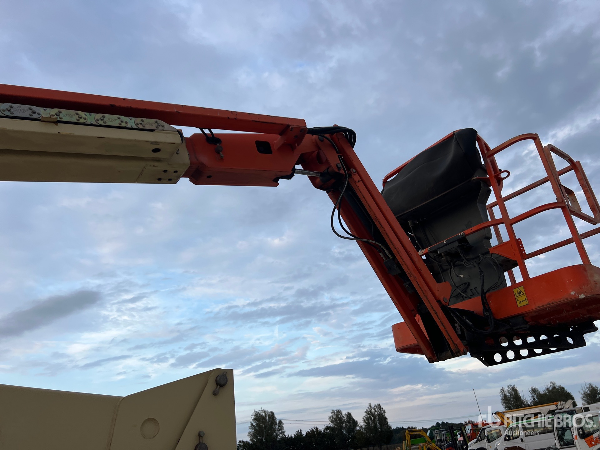 2008 JLG E450AJ