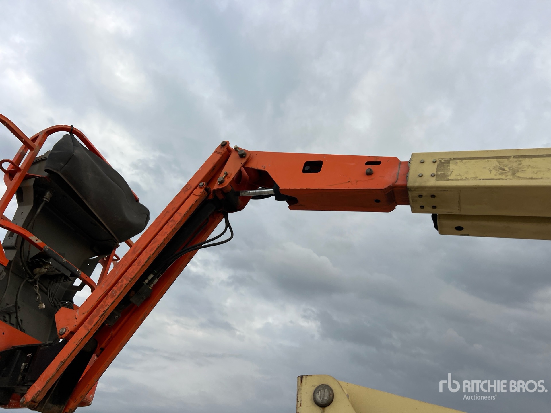 2008 JLG E450AJ