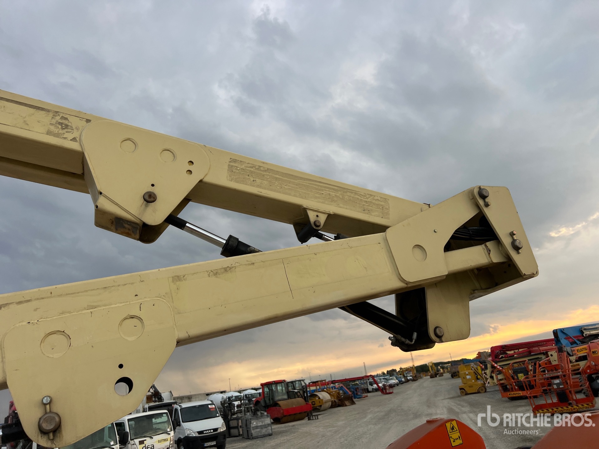 2008 JLG E450AJ
