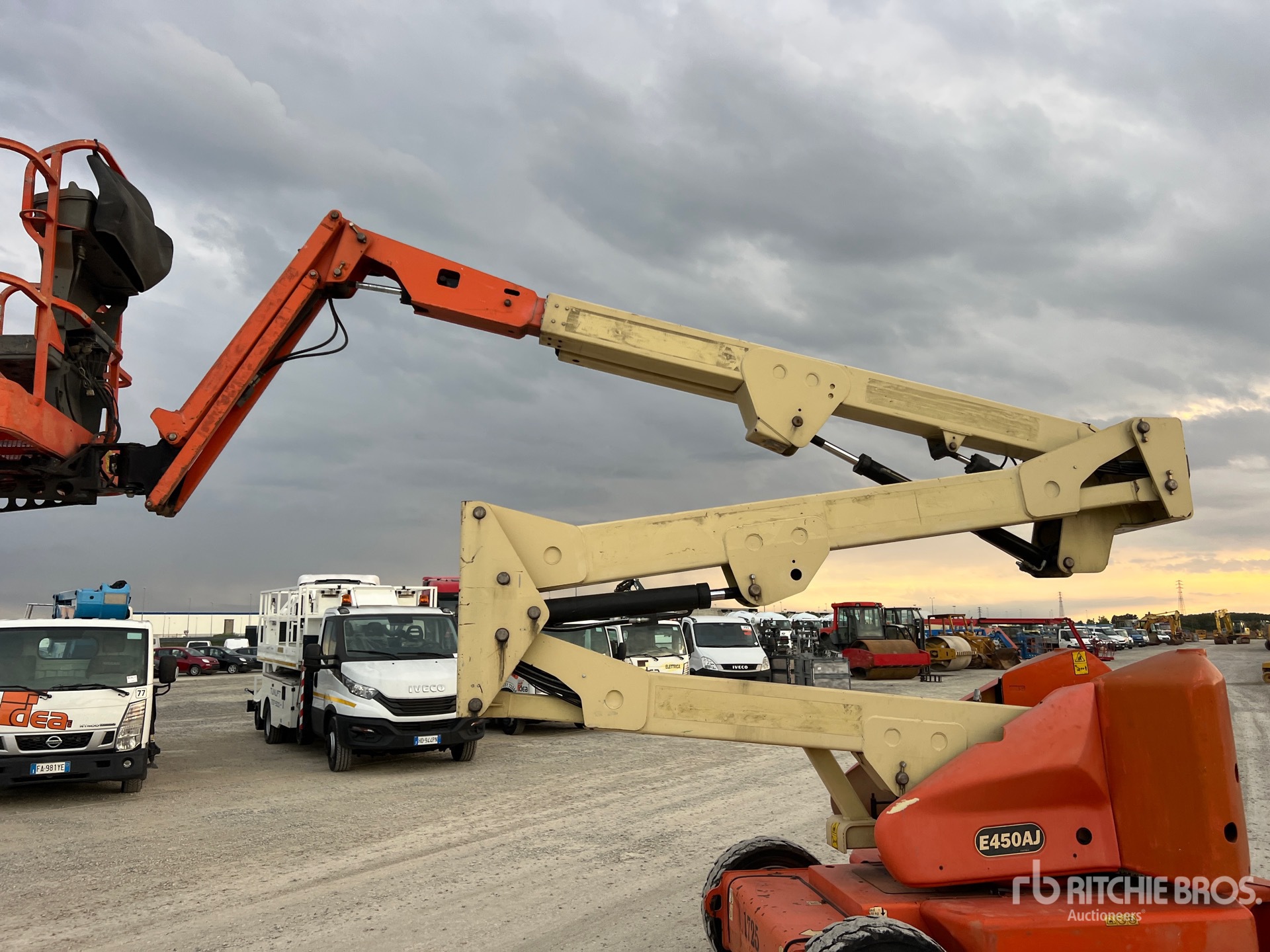 2008 JLG E450AJ