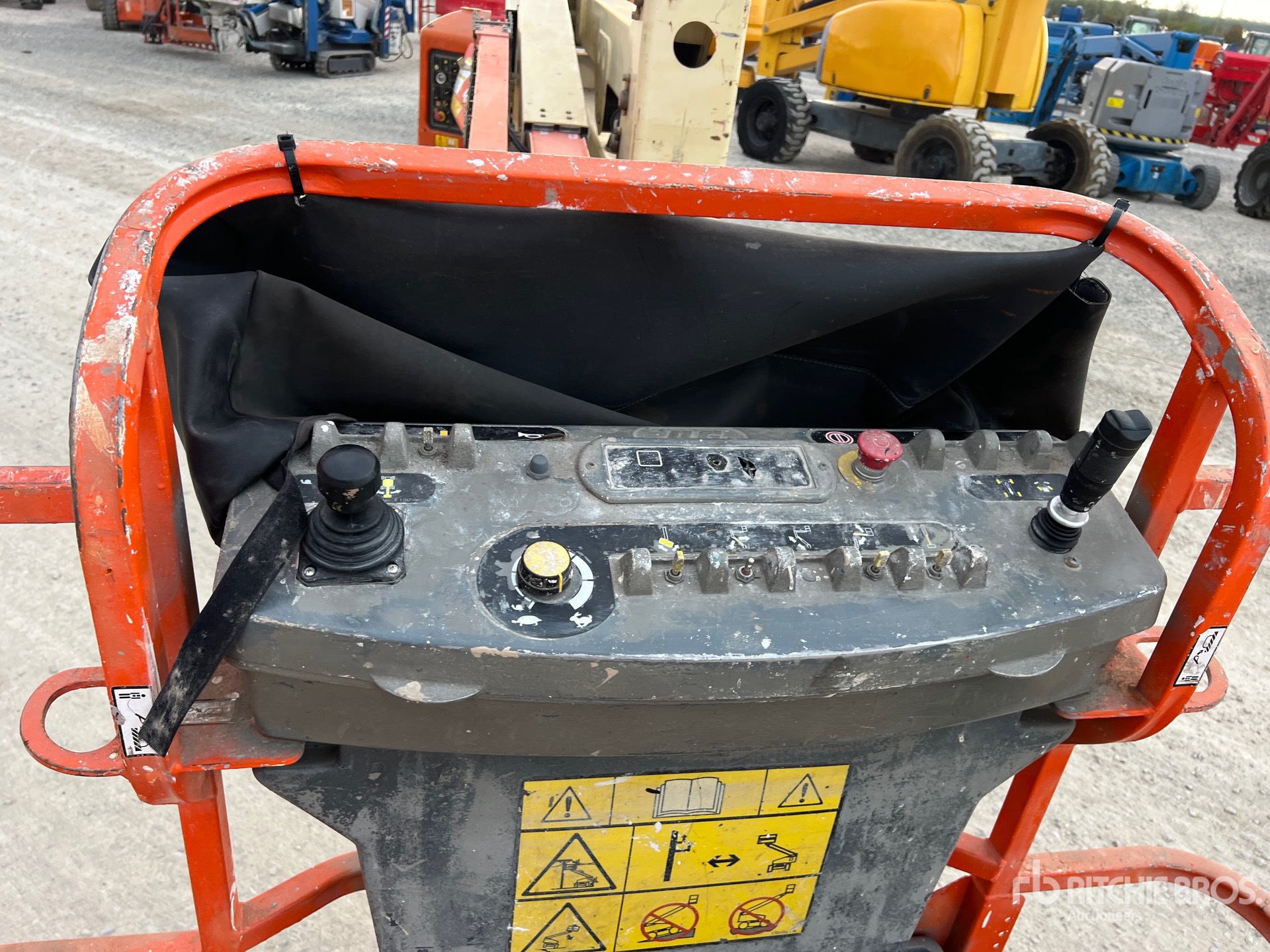 2008 JLG E450AJ