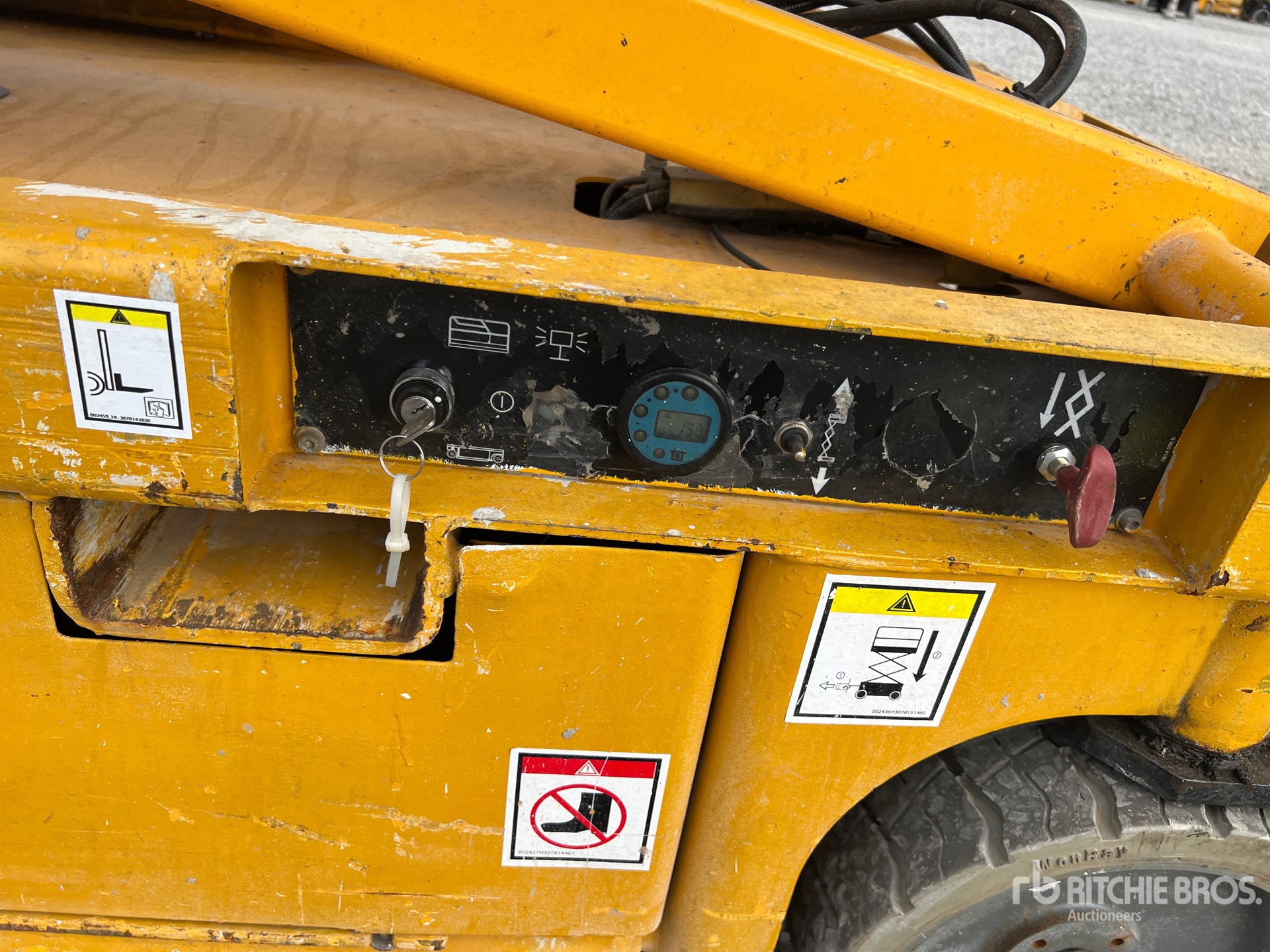 2006 Haulotte COMPACT 8W