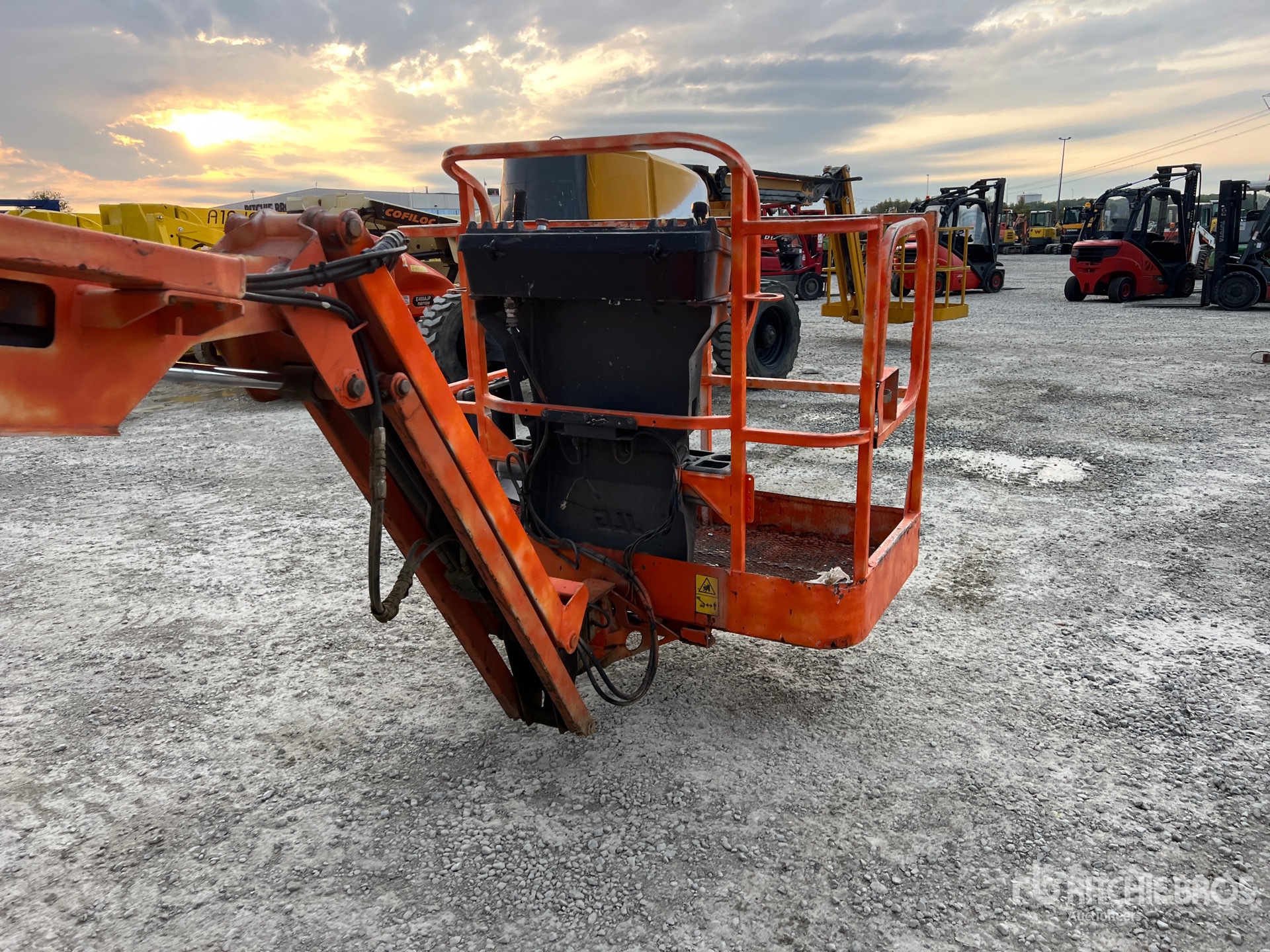2008 JLG E450AJ