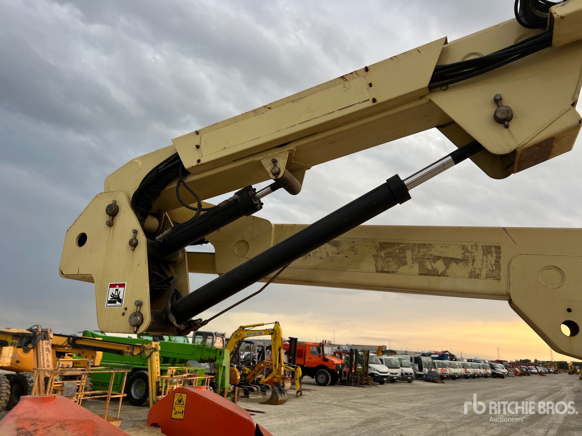 2008 JLG E450AJ