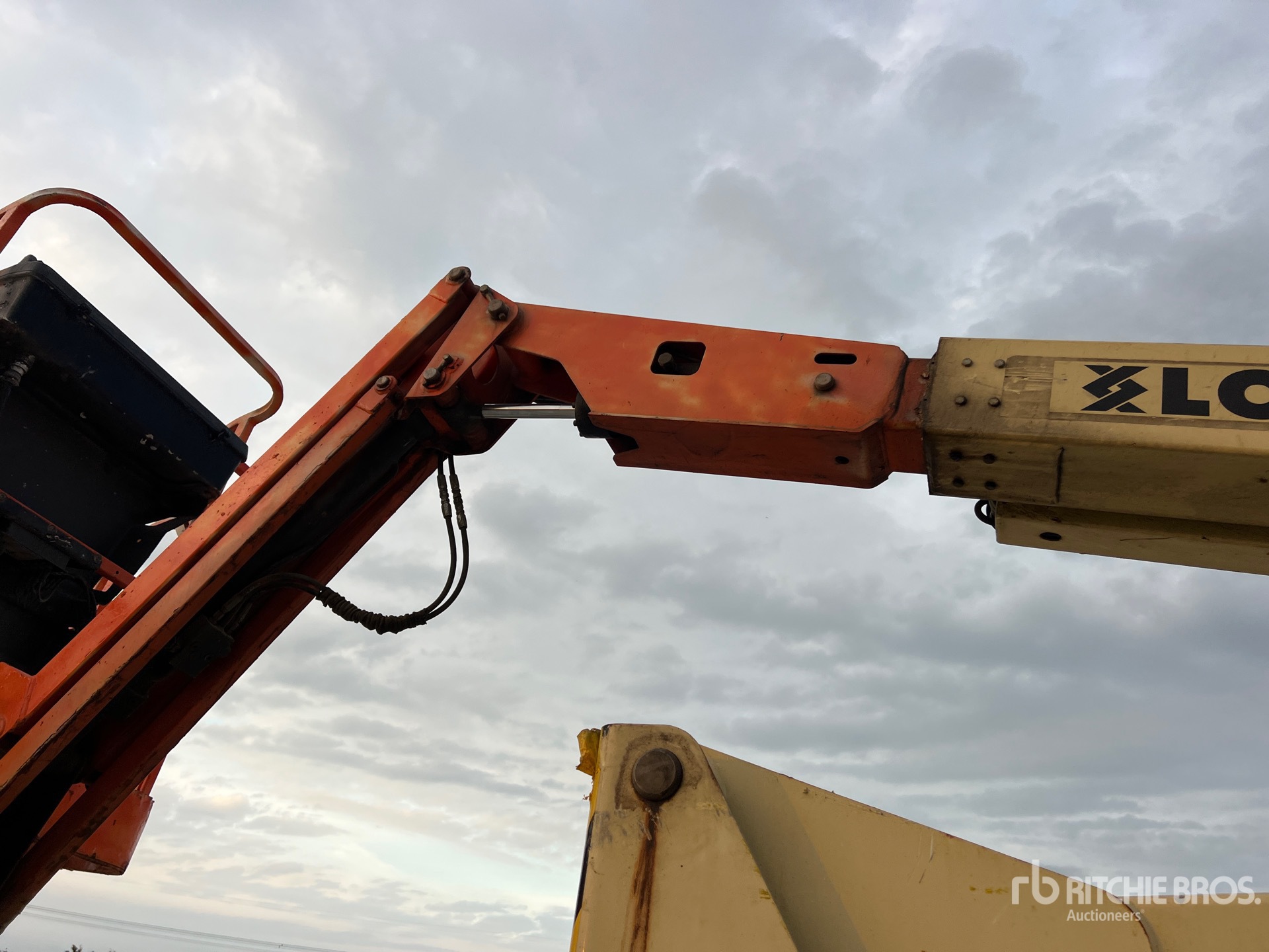 2008 JLG E450AJ