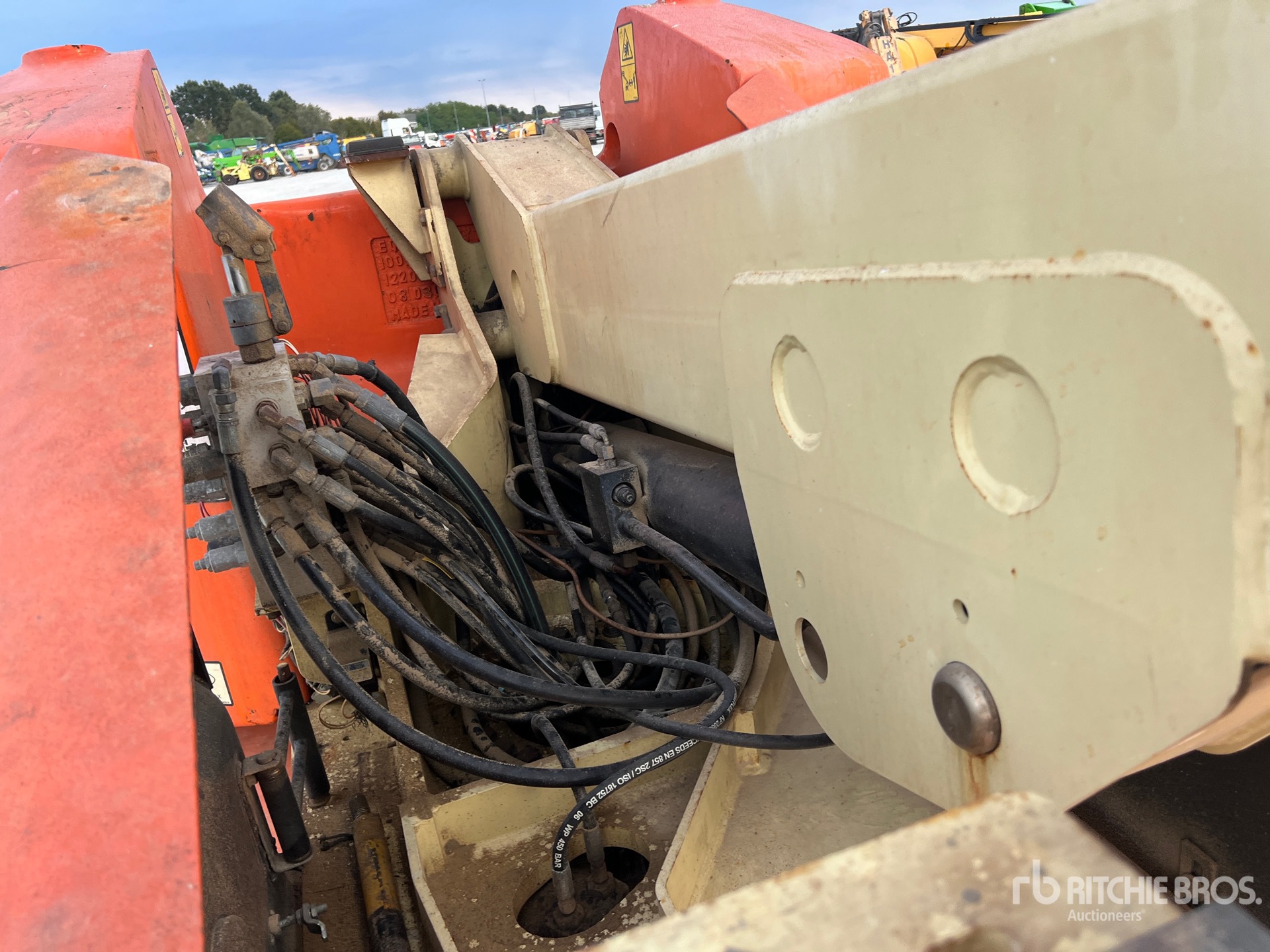 2008 JLG E450AJ