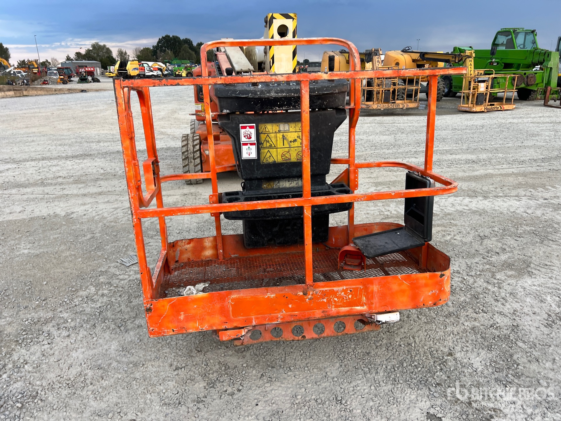 2008 JLG E450AJ