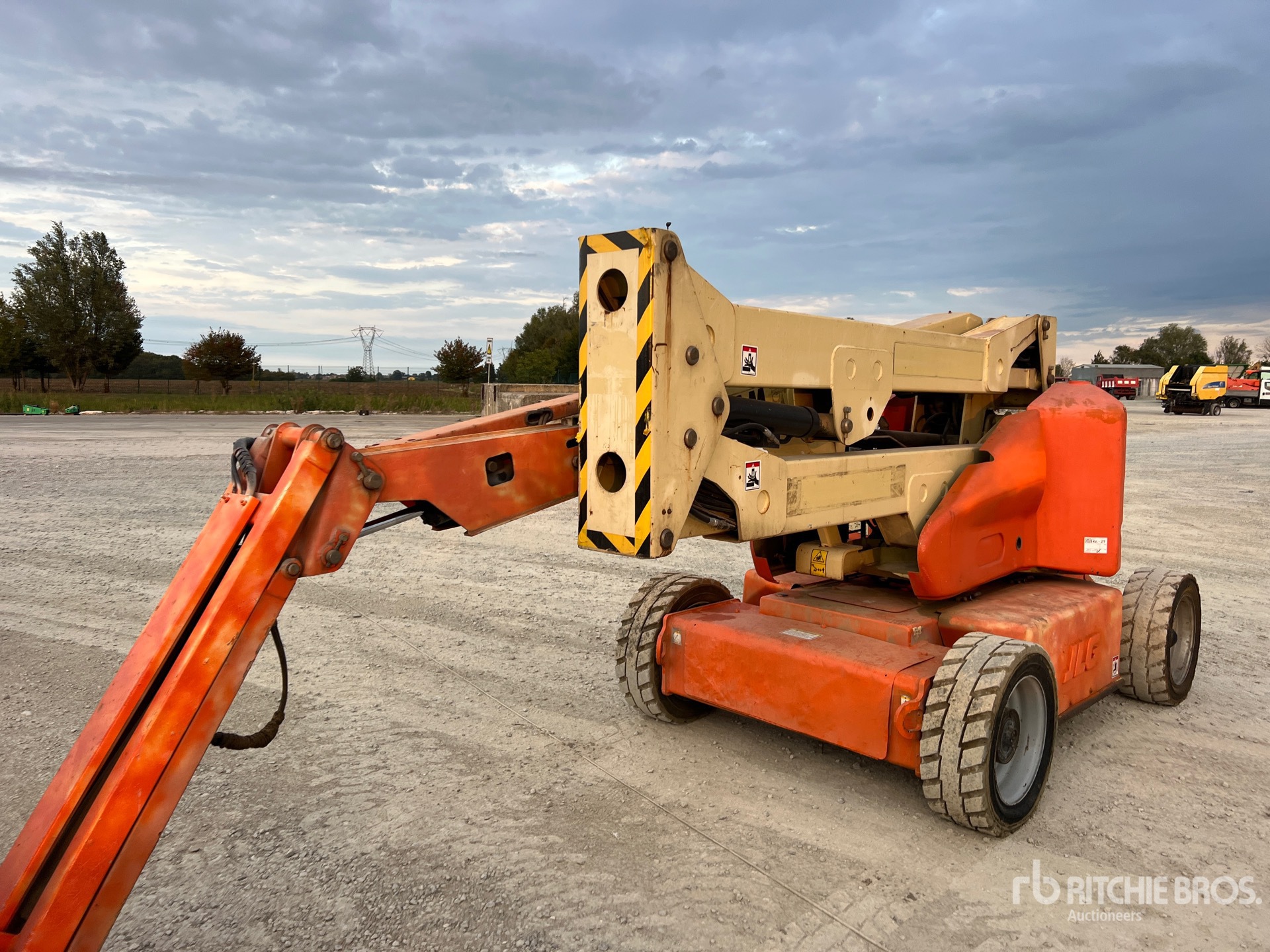 2008 JLG E450AJ