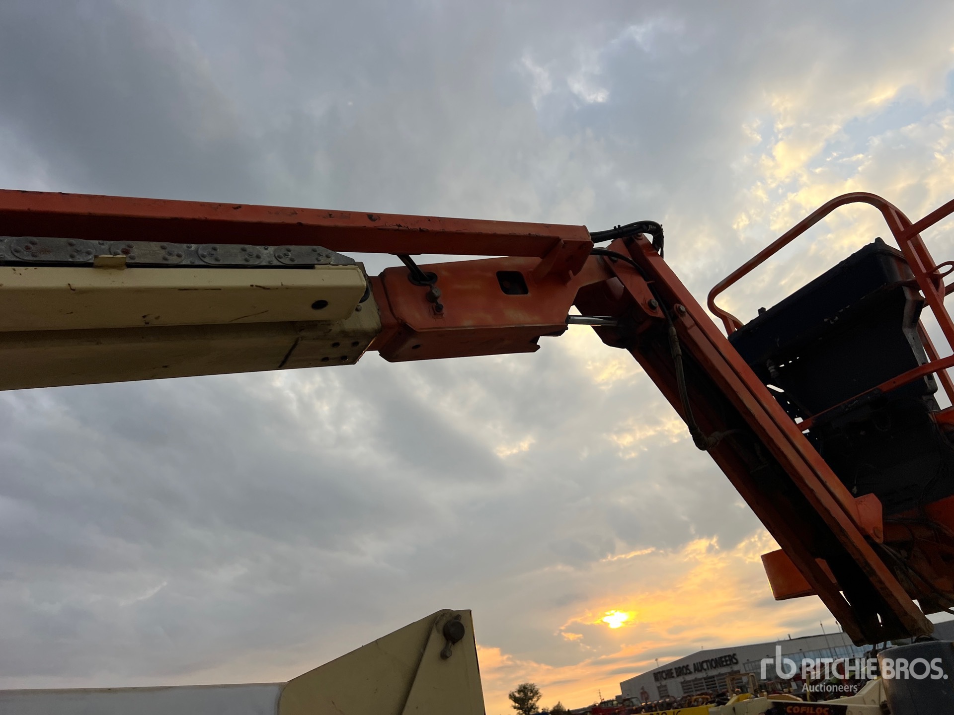 2008 JLG E450AJ