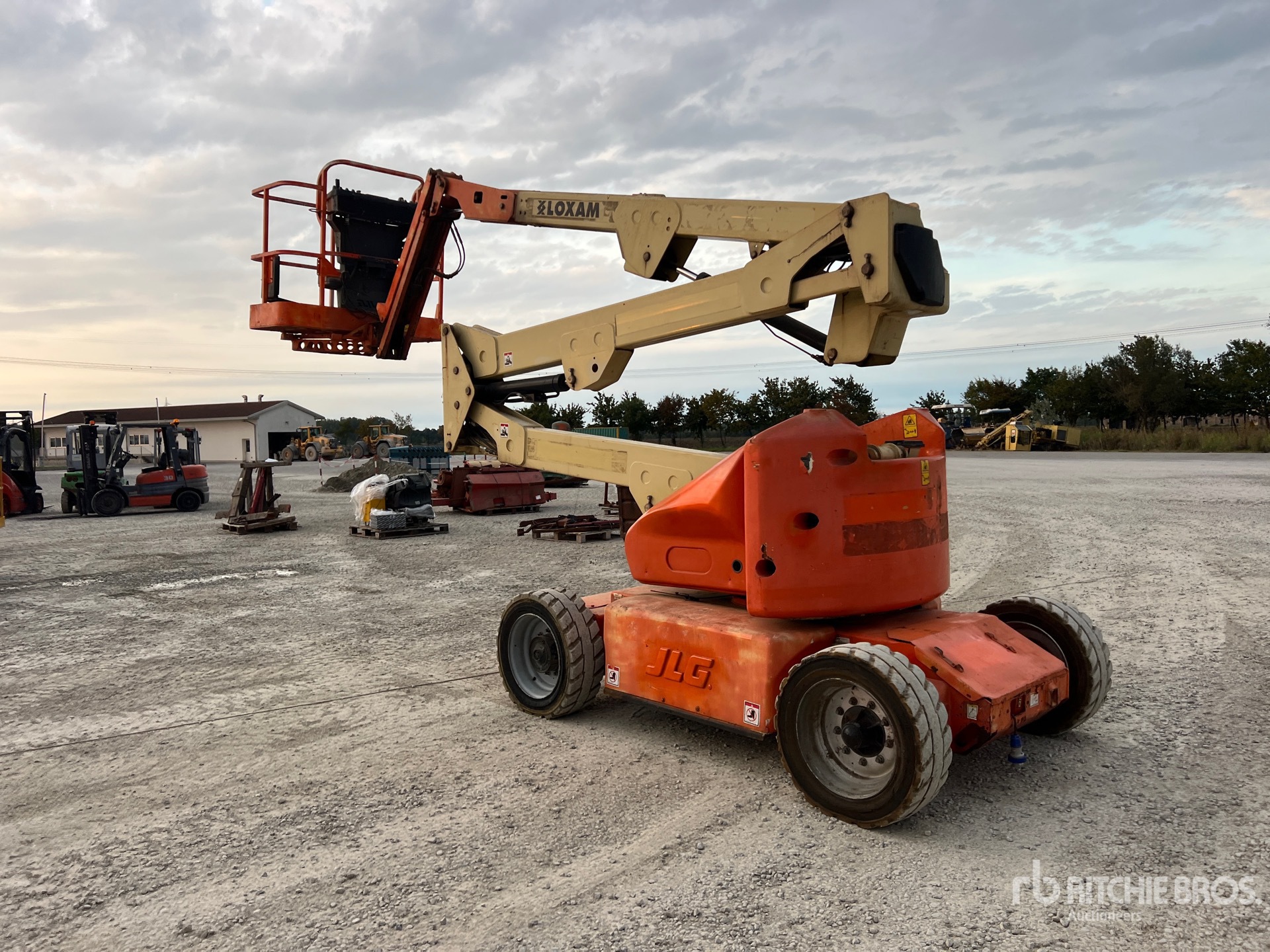 2008 JLG E450AJ