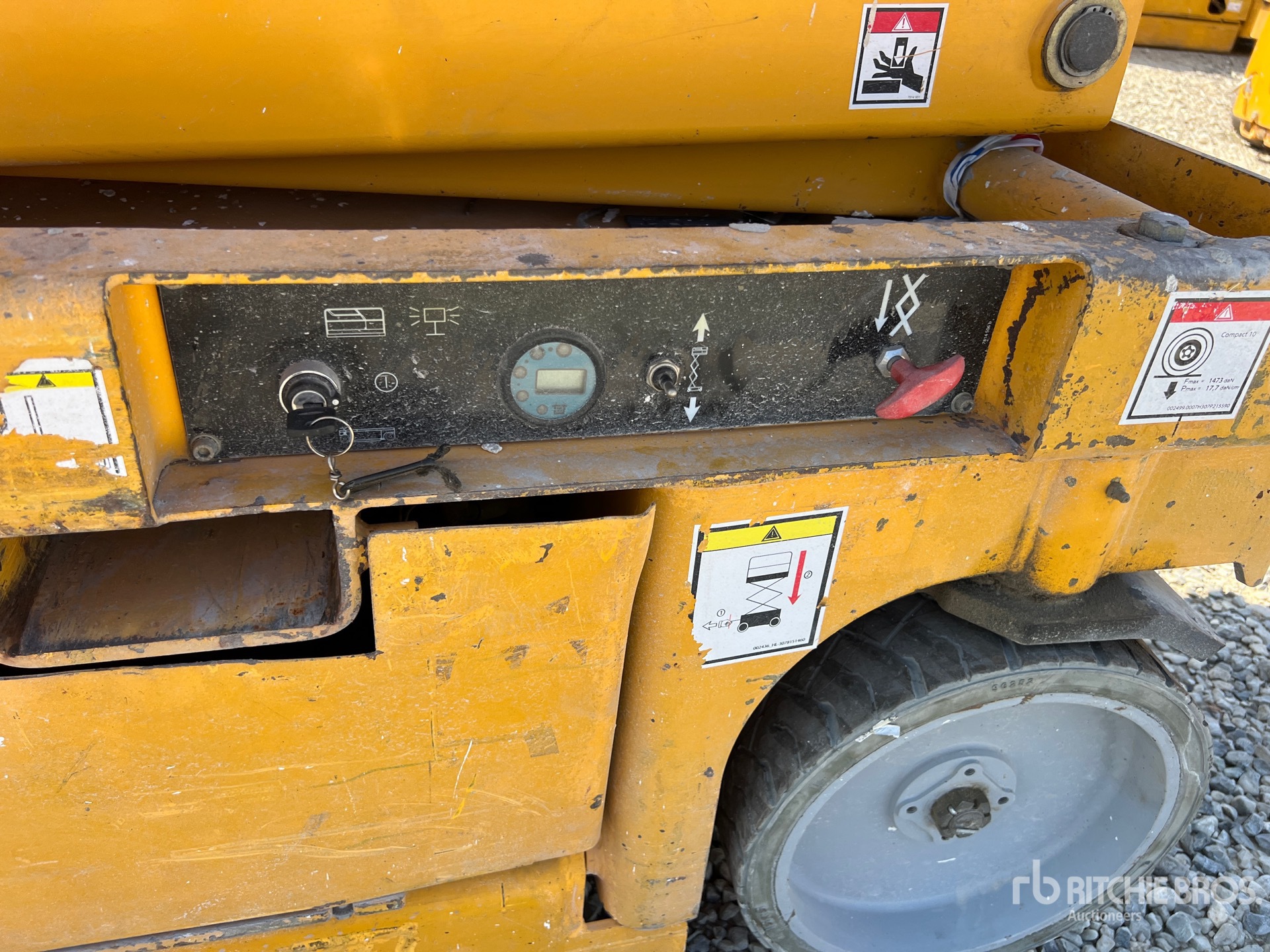 2006 Haulotte COMPACT 10
