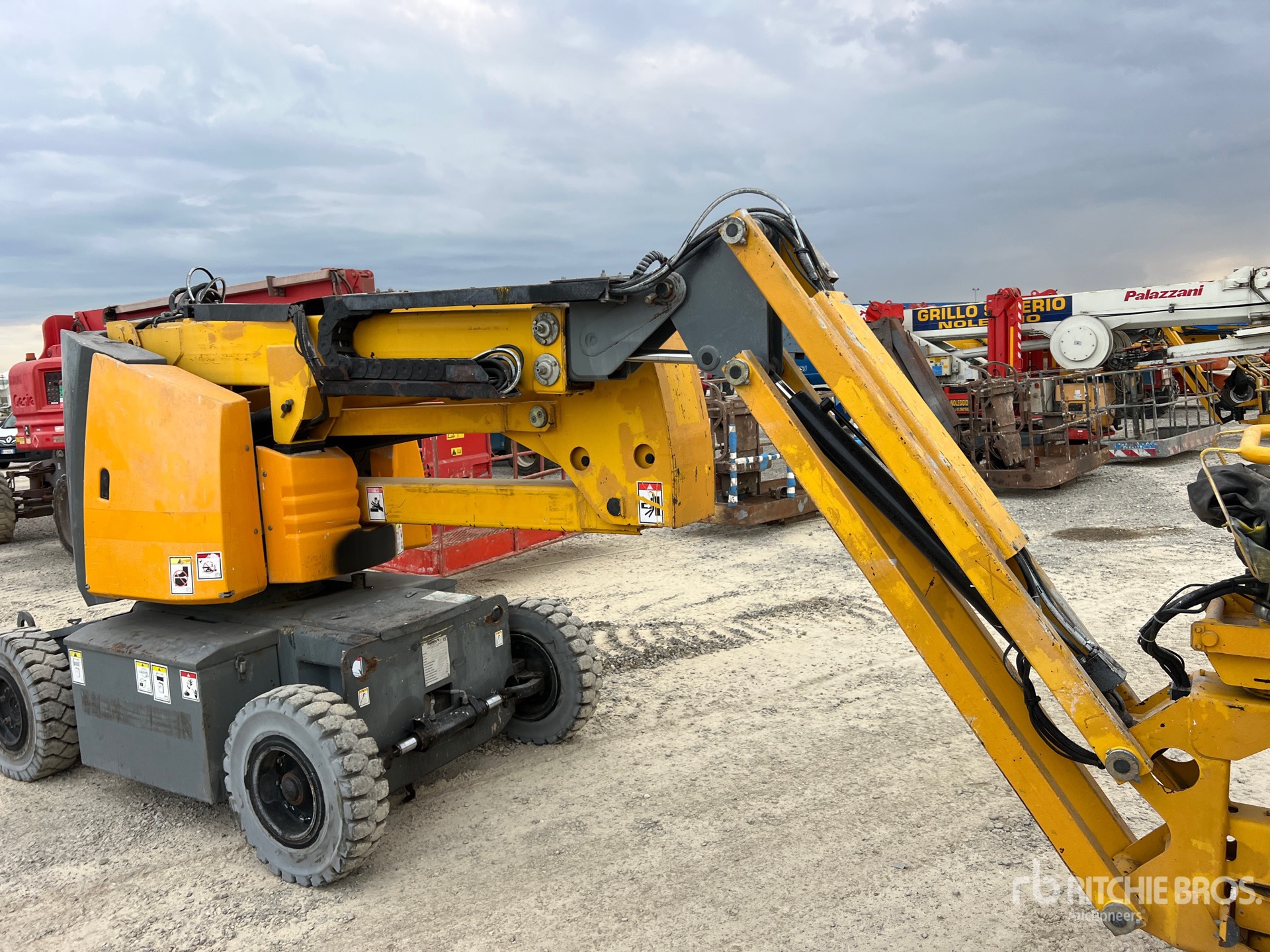 2008 Haulotte HA12IP