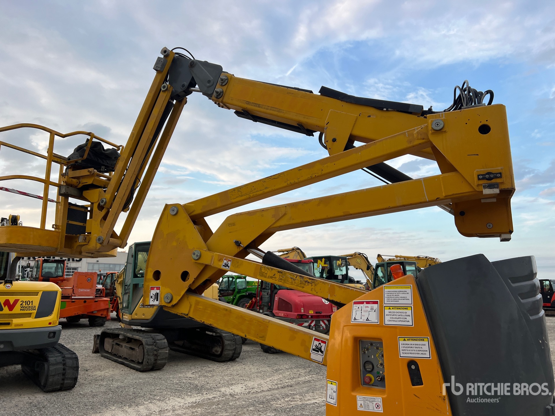 2008 Haulotte HA12IP