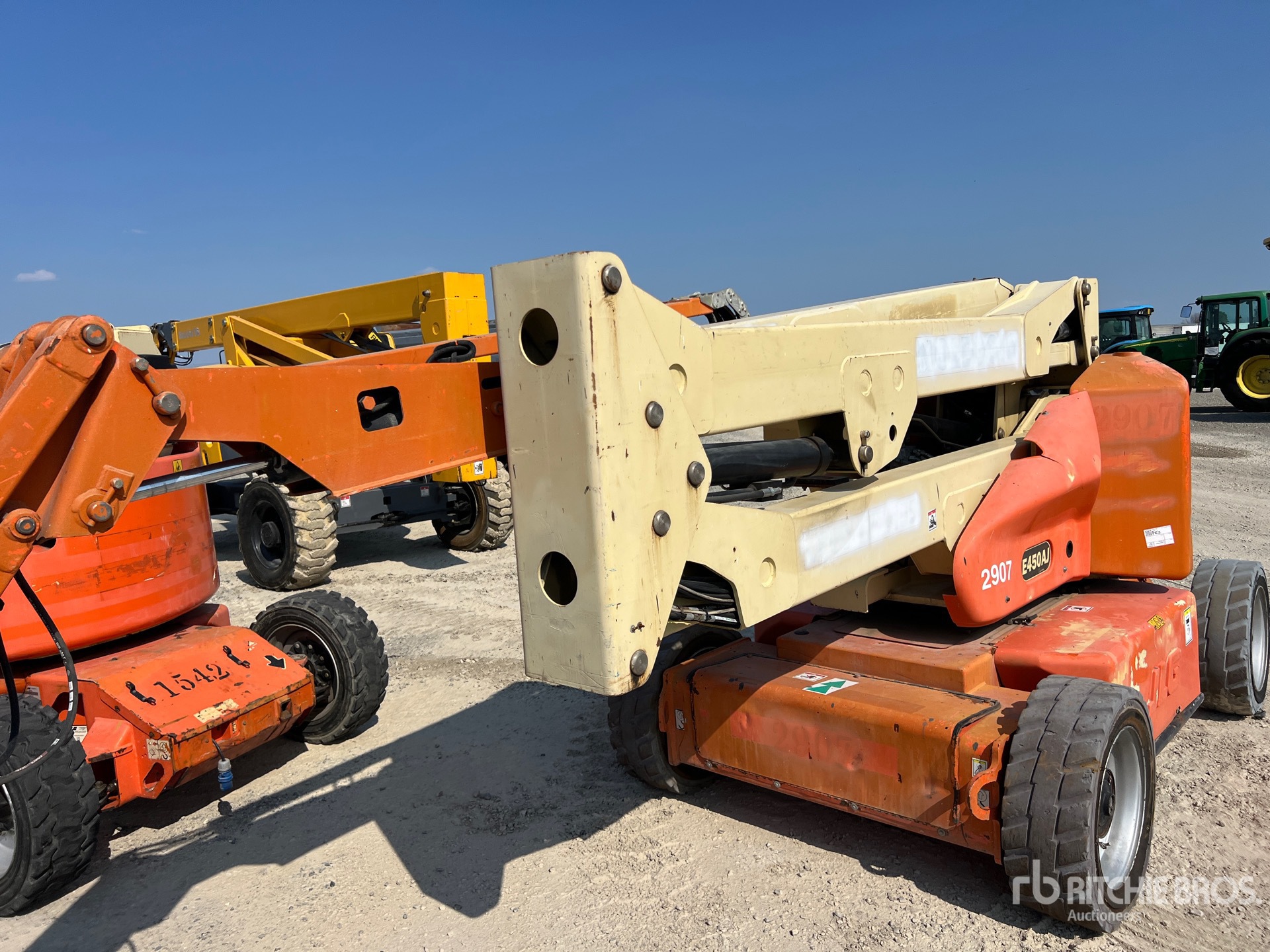 2007 JLG E450AJ