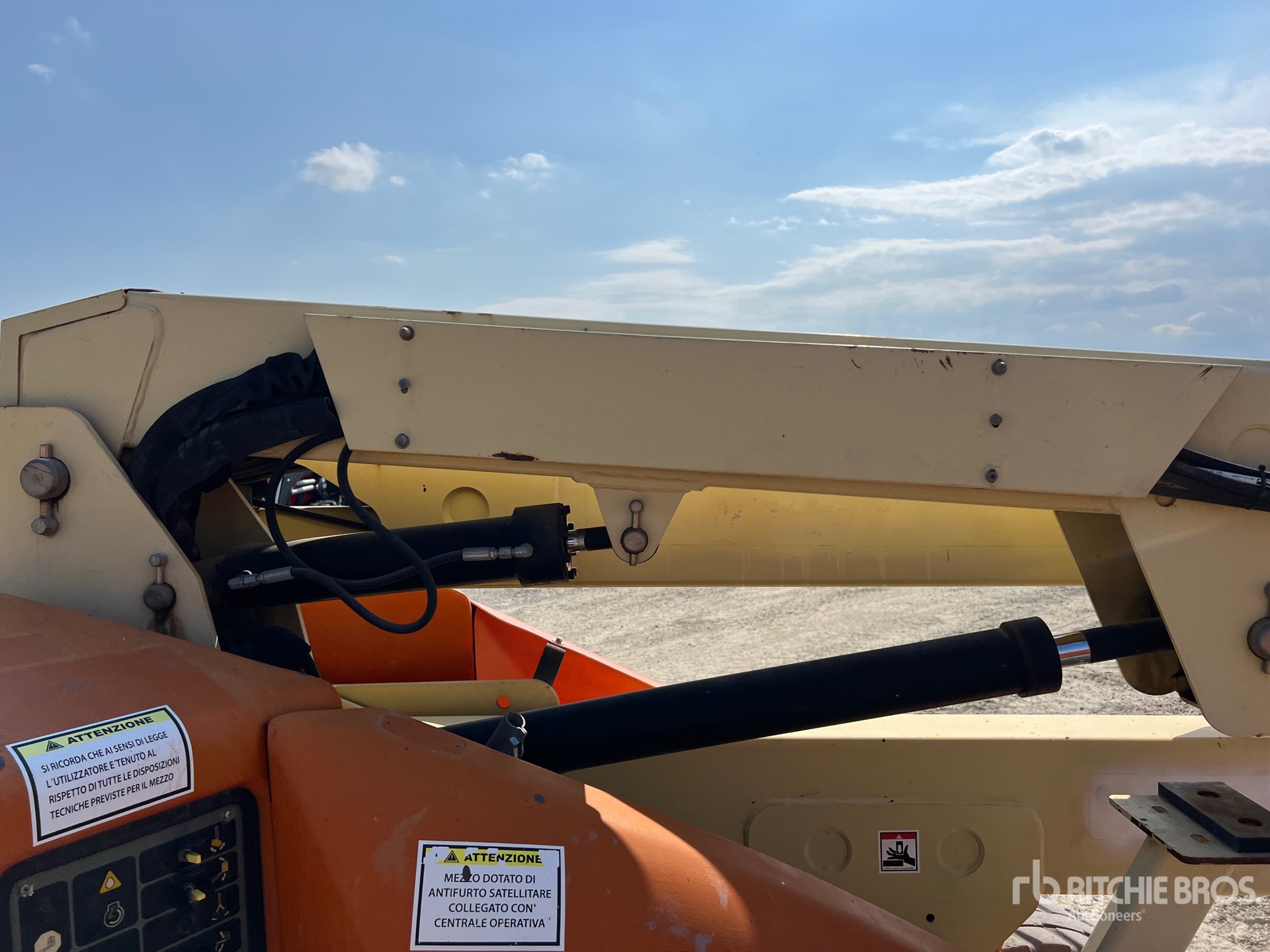 2007 JLG E450AJ