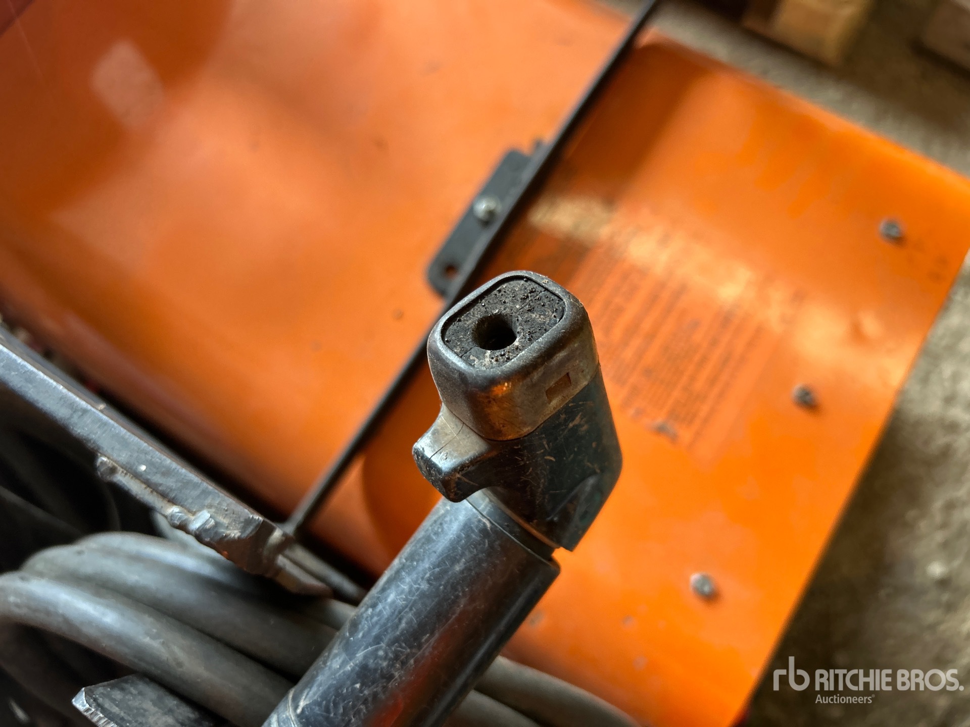 Acklands SKID-MOUNTED ARC WELDING